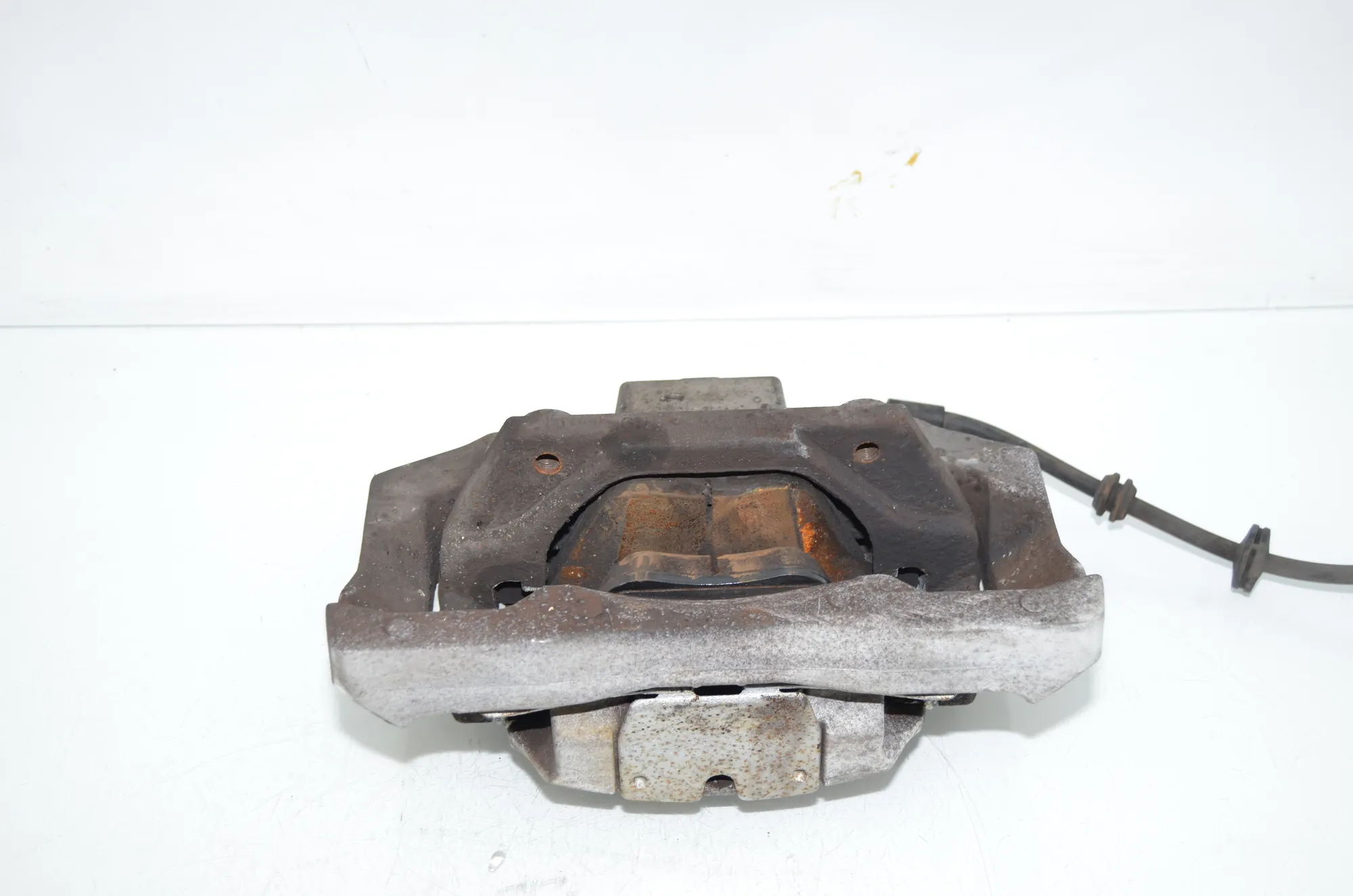Front Left Brake Caliper – OEM 6786827 · BMW 7 (F01, F02) 750 i 2010 – 3