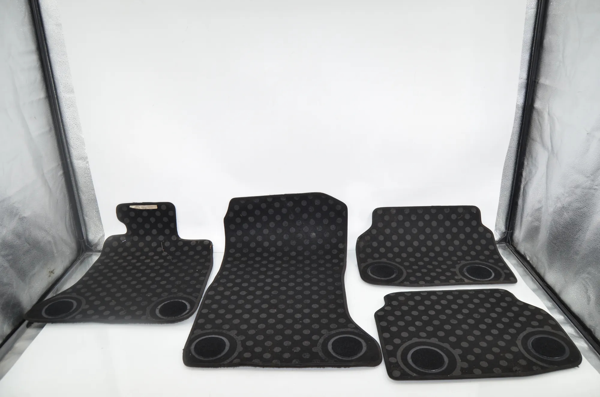 Floor Mat Set – OEM 9124732 · BMW 7 (F01, F02) 750 i 2010 – 4