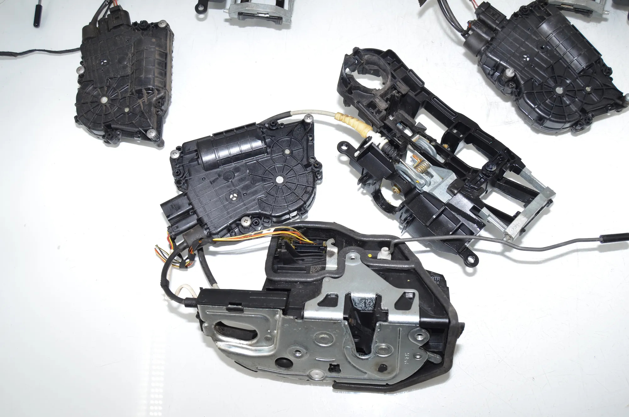 Door Locks Soft Close Kit – OEM 7185692 · BMW 7 (F01, F02) 750 i 2010 – 2