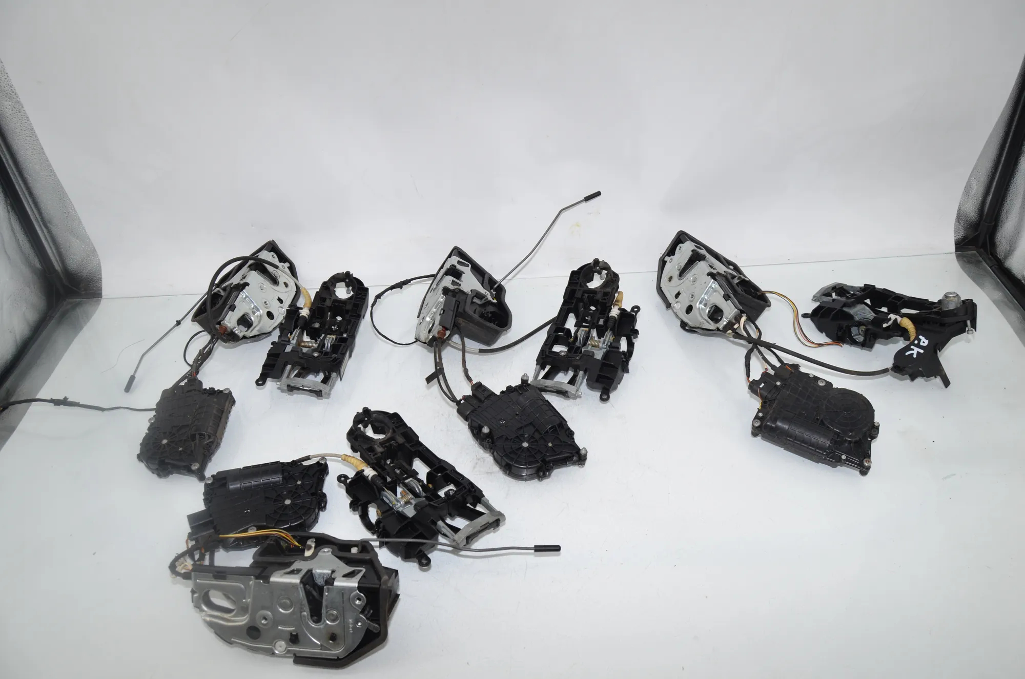 Door Locks Soft Close Kit – OEM 7185692 · BMW 7 (F01, F02) 750 i 2010
