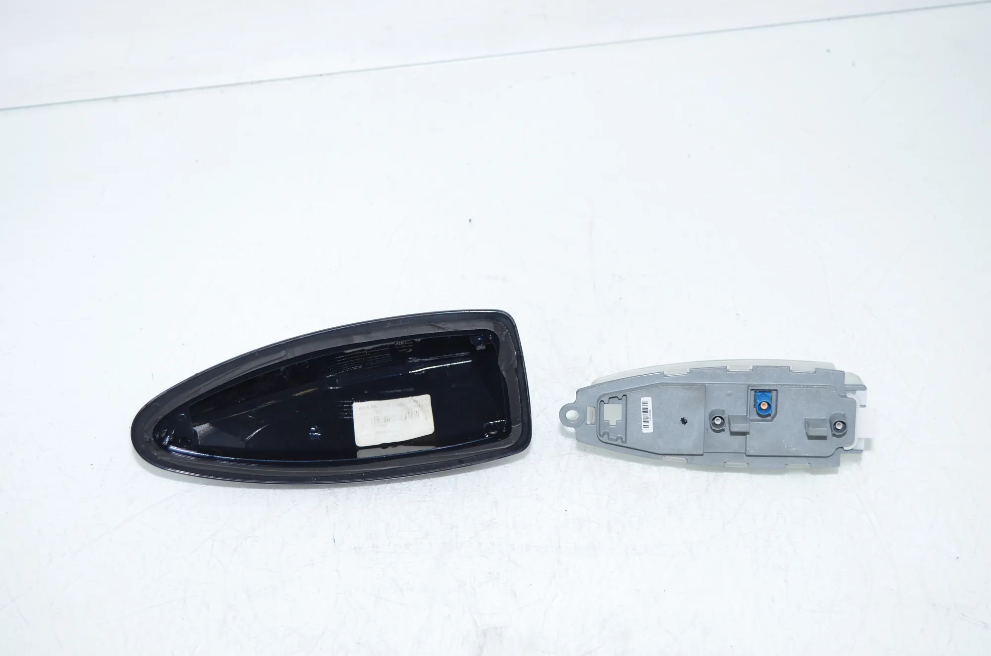 Antenna Trim – OEM 9141462 · BMW 7 (F01, F02) 750 i 2010 – 3