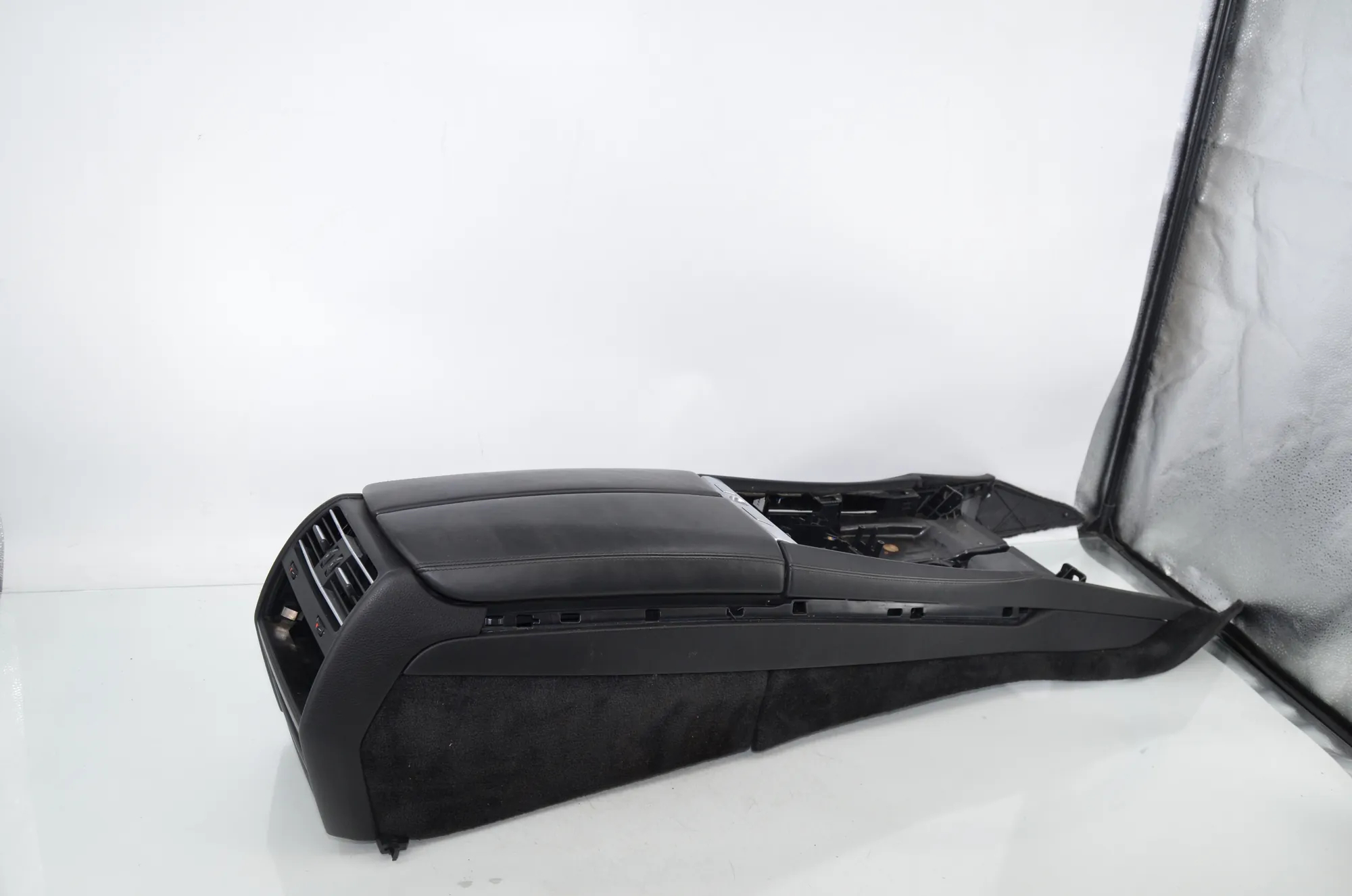 Center Console – OEM 9171248 · BMW 7 (F01, F02) 750 i 2010 – 3