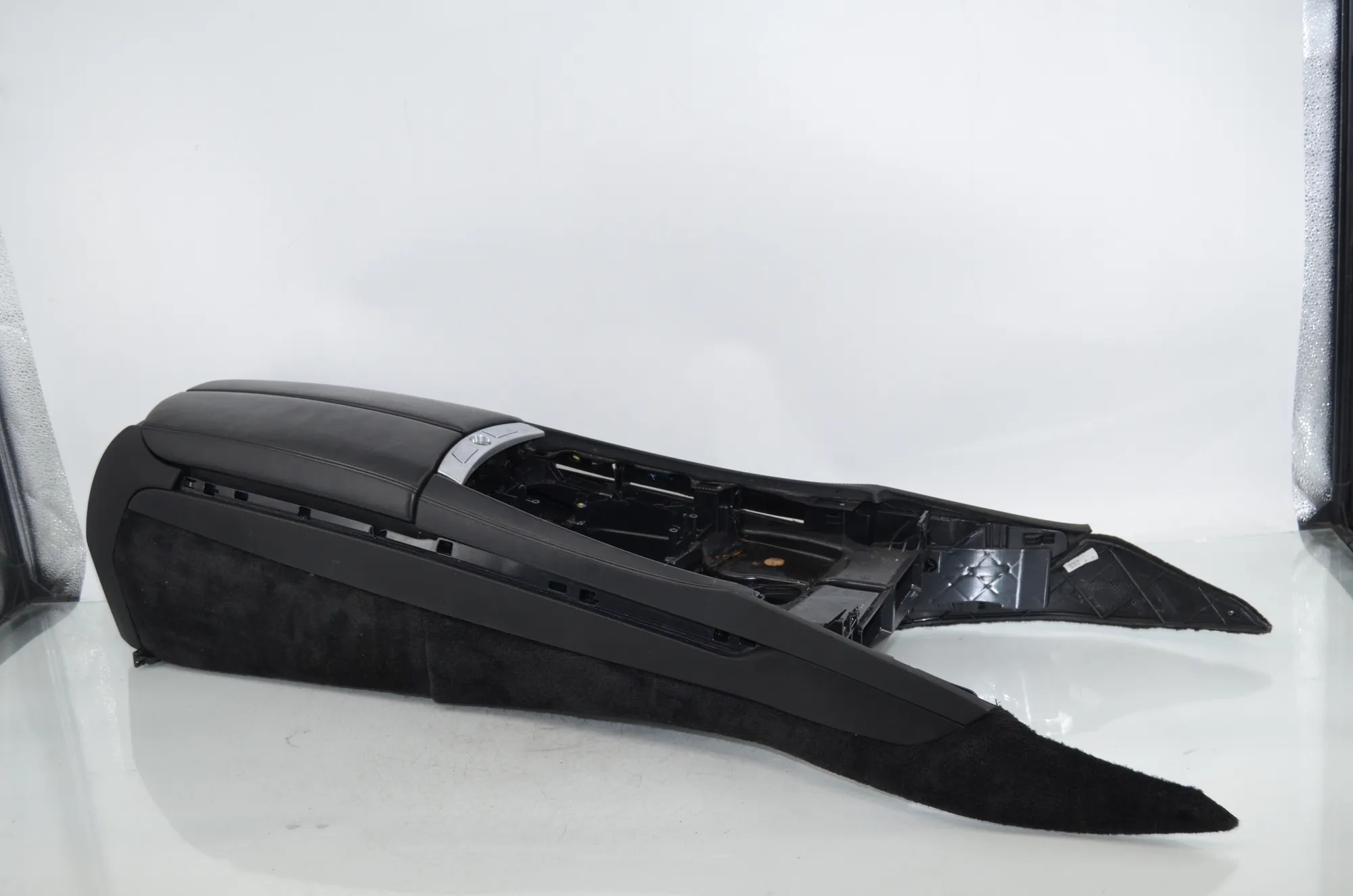 Center Console – OEM 9171248 · BMW 7 (F01, F02) 750 i 2010 – 4