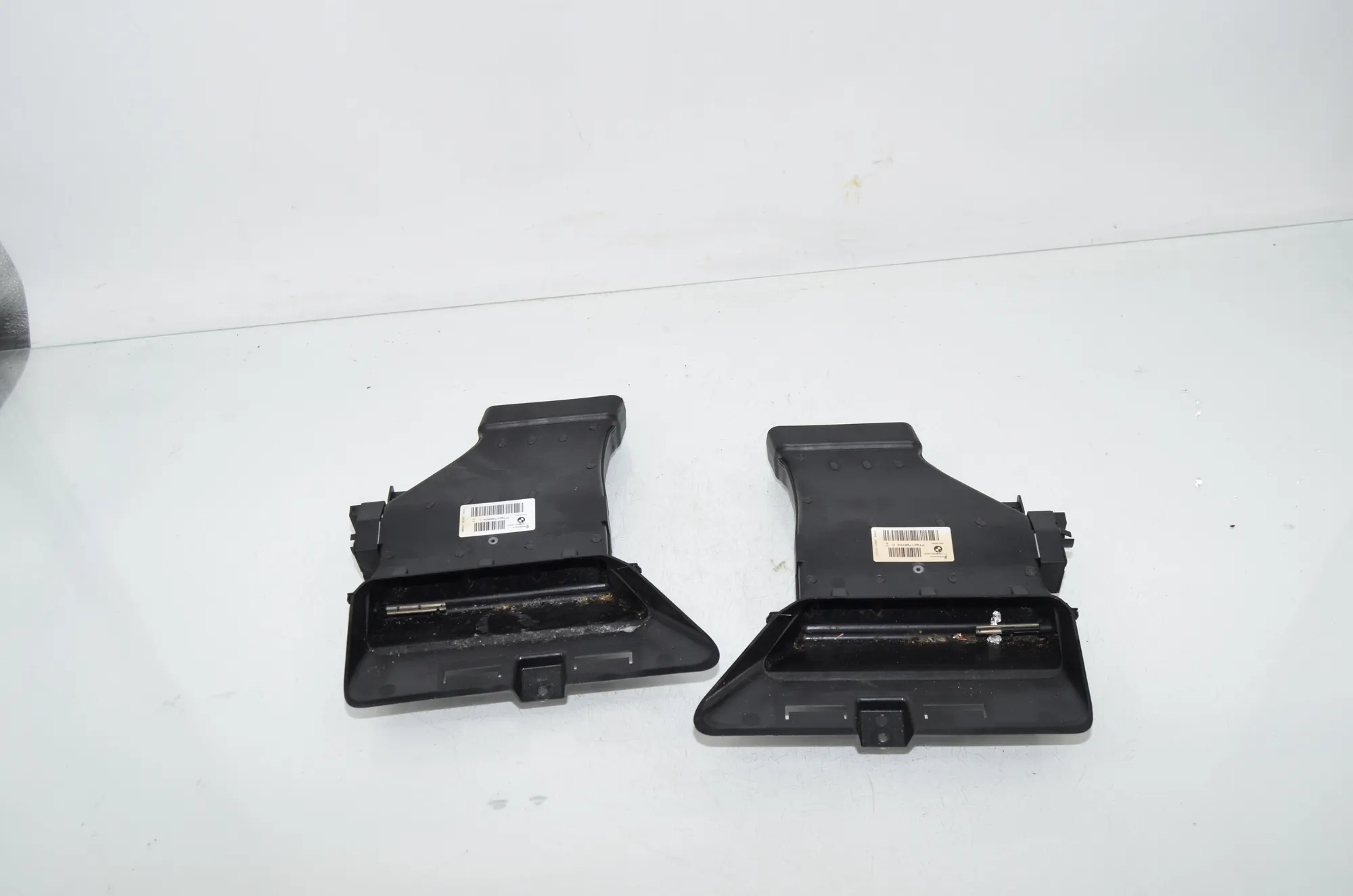 Interior Air Duct Channel – OEM 9217988 · BMW 7 (F01, F02) 750 i 2010 – 2