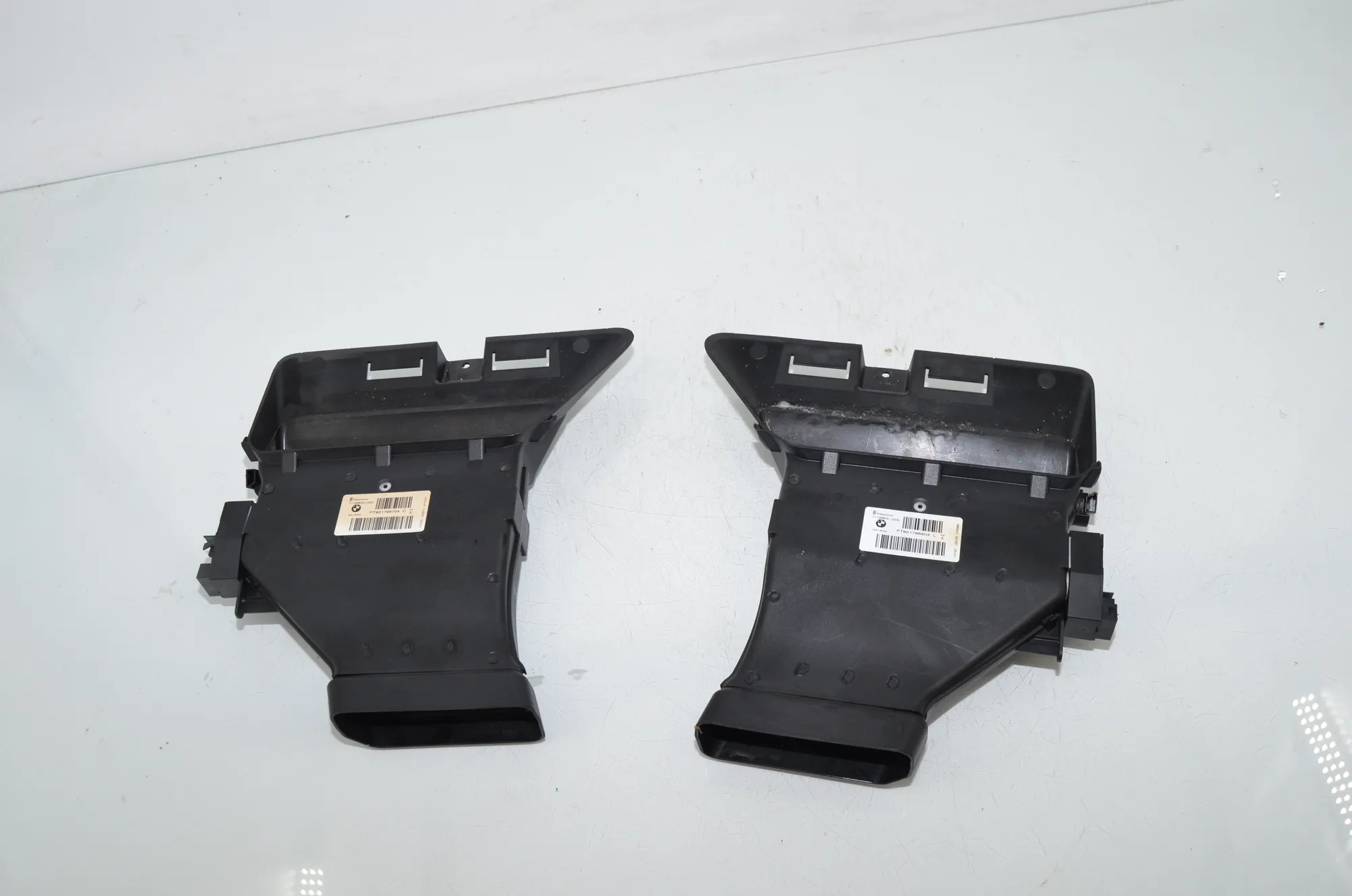 Interior Air Duct Channel – OEM 9217988 · BMW 7 (F01, F02) 750 i 2010 – 3