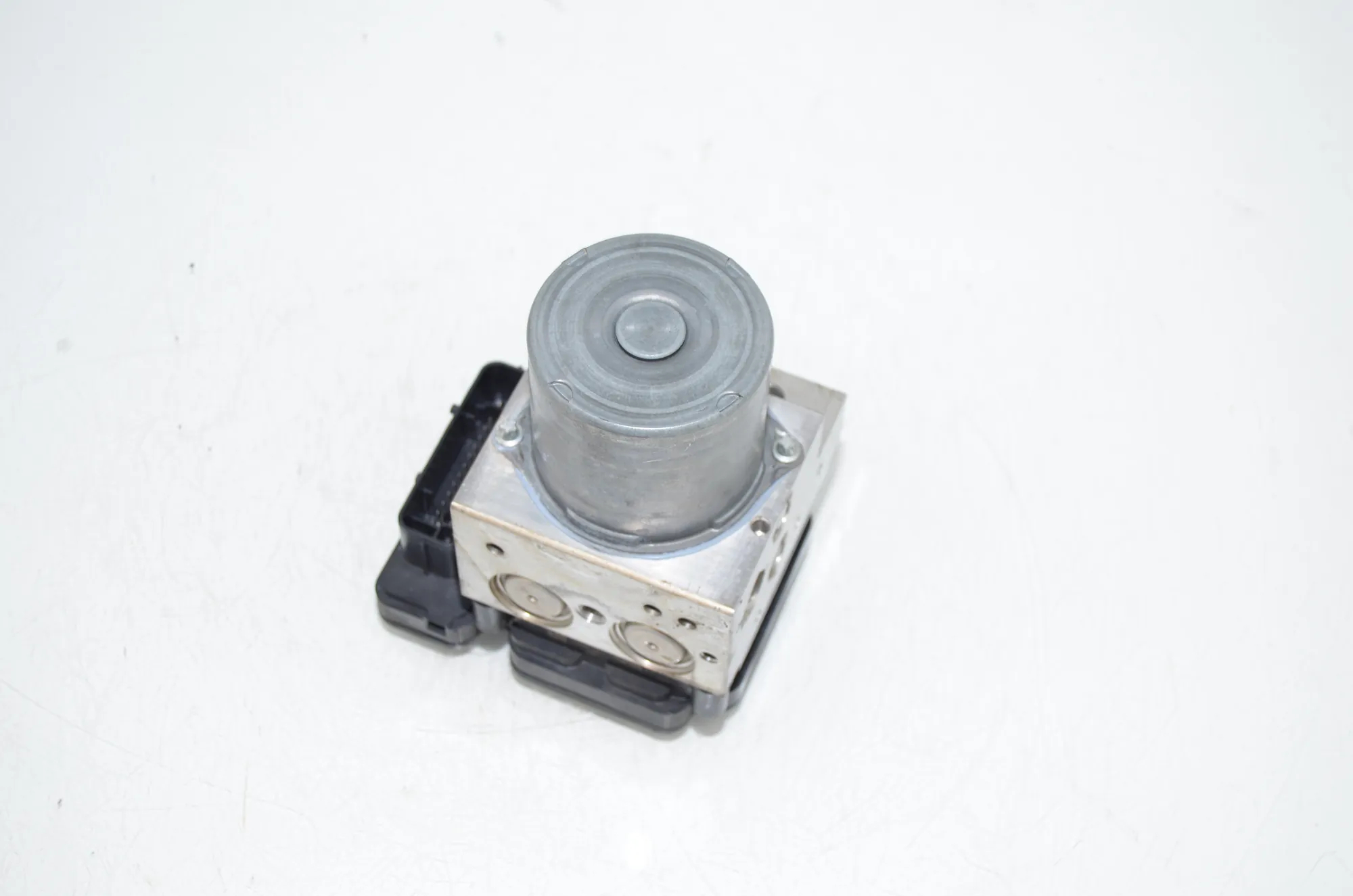 ABS Pump – OEM 6865860 · BMW 5 Touring (F11) 530 d 2013 – 2