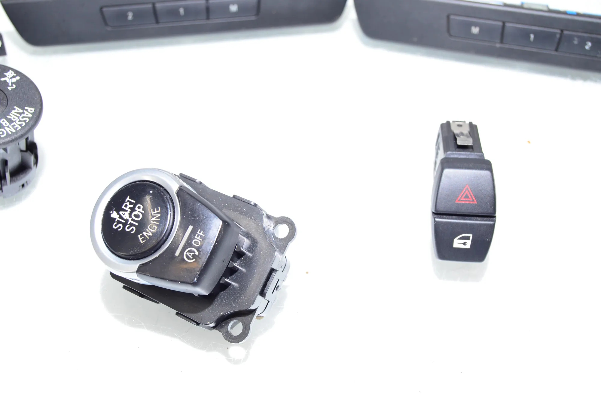 Switches – OEM 9202948 · BMW 5 Touring (F11) 530 d xDrive 2011 – 4
