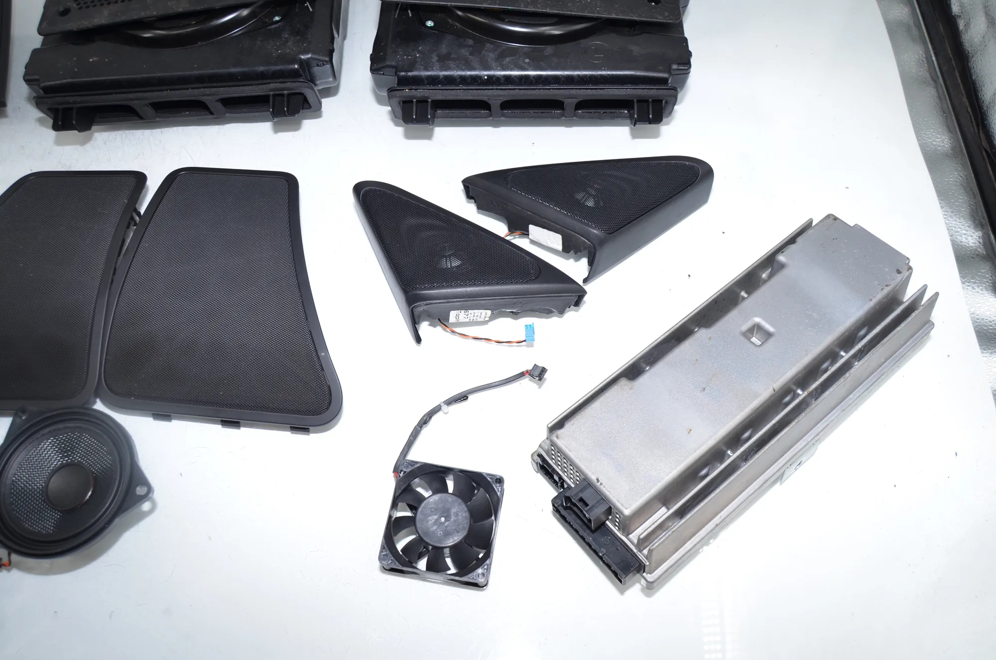 Sound Audio System Set – OEM 9240766 · BMW 7 (F01, F02) 750 i 2010 – 4