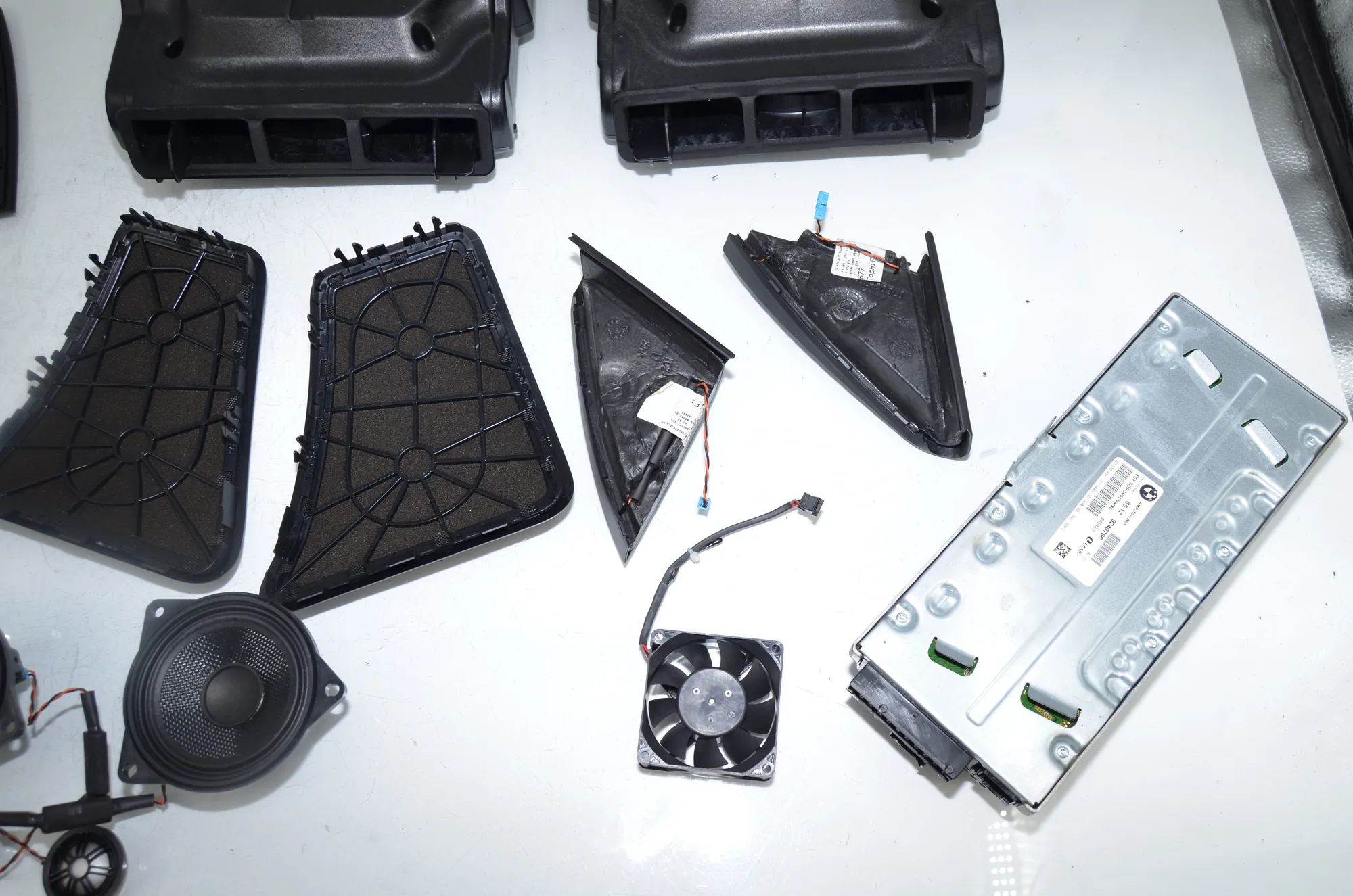 Sound Audio System Set – OEM 9240766 · BMW 7 (F01, F02) 750 i 2010 – 8