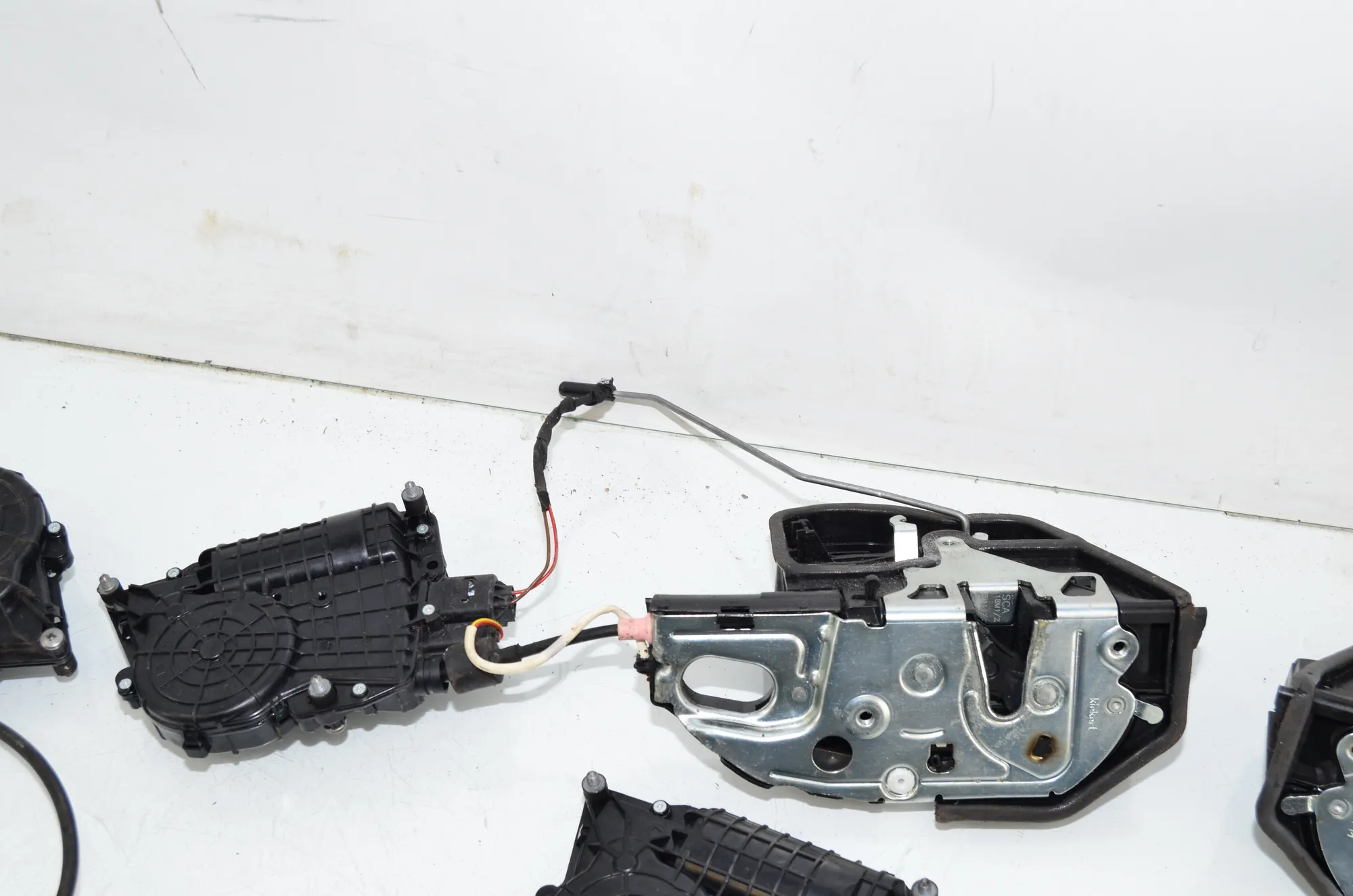 Door Locks Soft Close Kit – OEM 7185692 · BMW 5 Touring (F11) 530 d xDrive 2011 – 4
