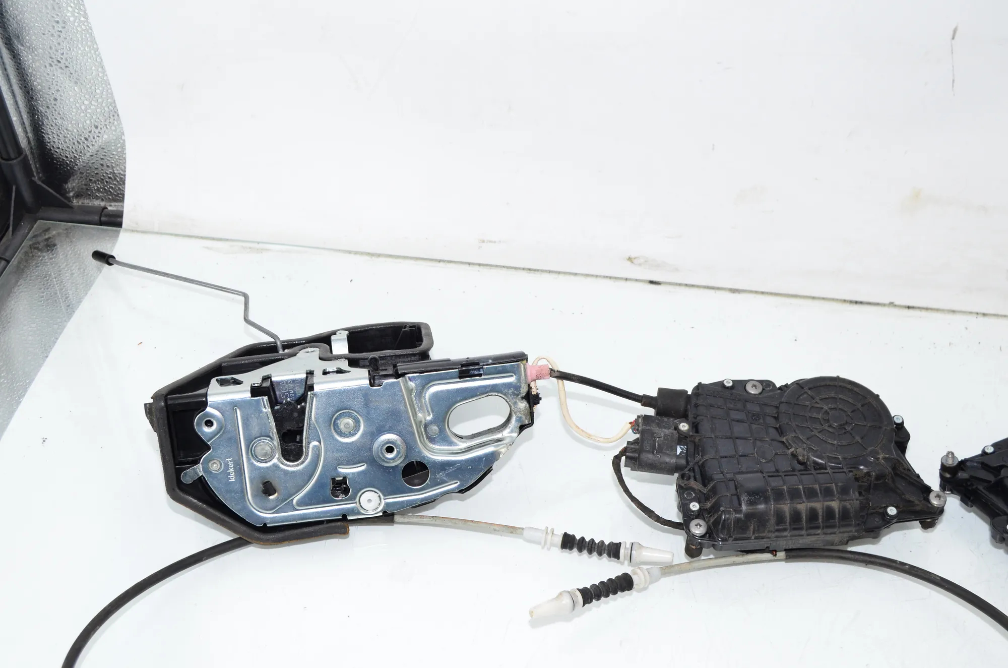 Door Locks Soft Close Kit – OEM 7185692 · BMW 5 Touring (F11) 530 d xDrive 2011 – 3