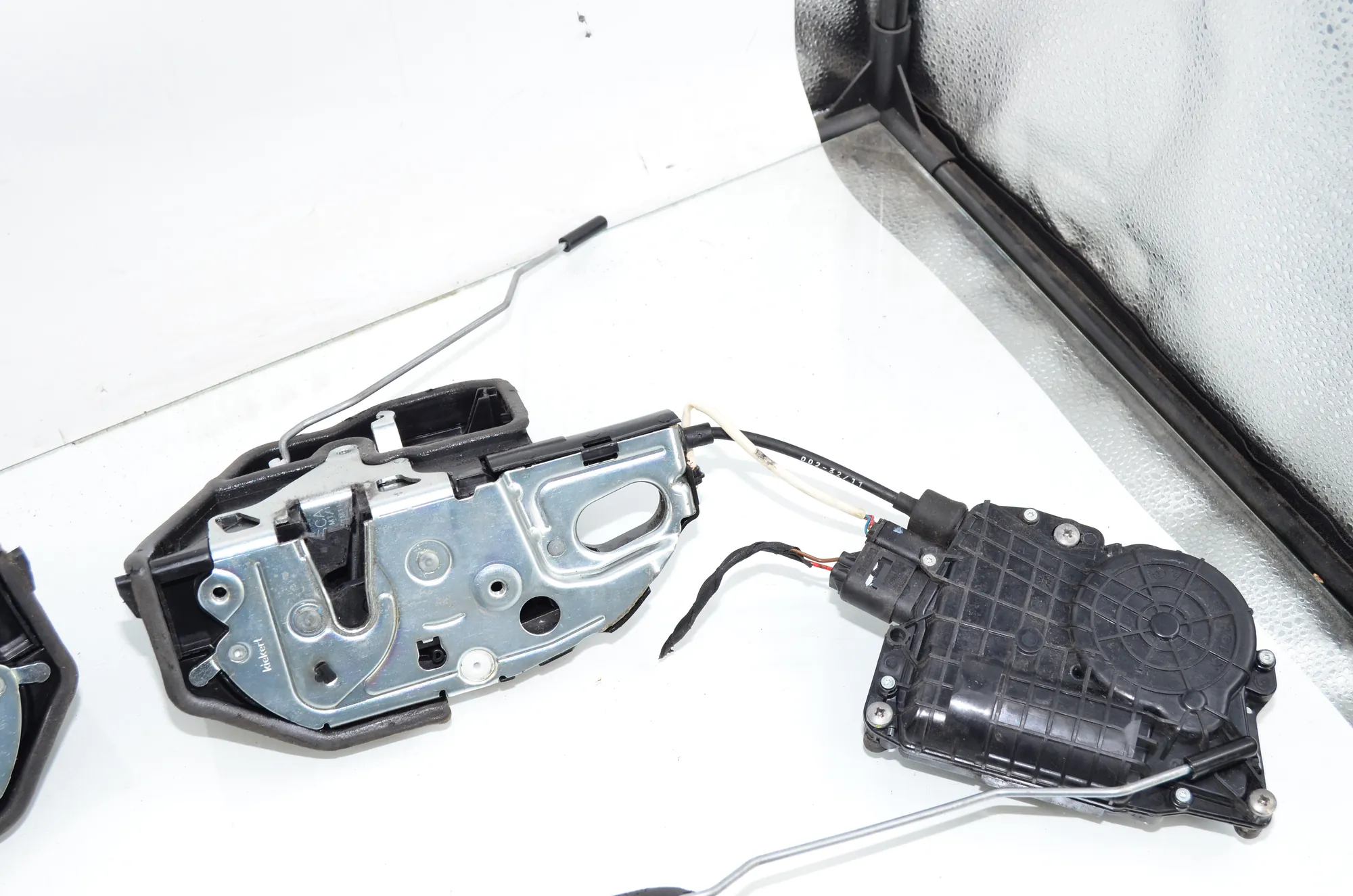 Door Locks Soft Close Kit – OEM 7185692 · BMW 5 Touring (F11) 530 d xDrive 2011 – 6