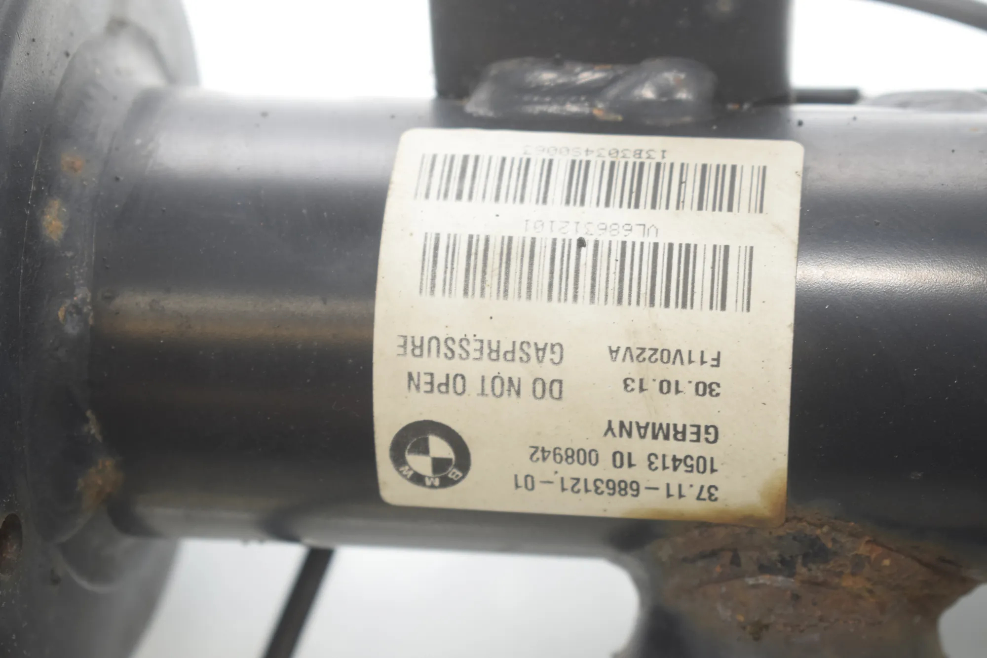 Front Left Shock Absorber – OEM 6863121 · BMW 5 Touring (F11) 530 d 2013 – 5