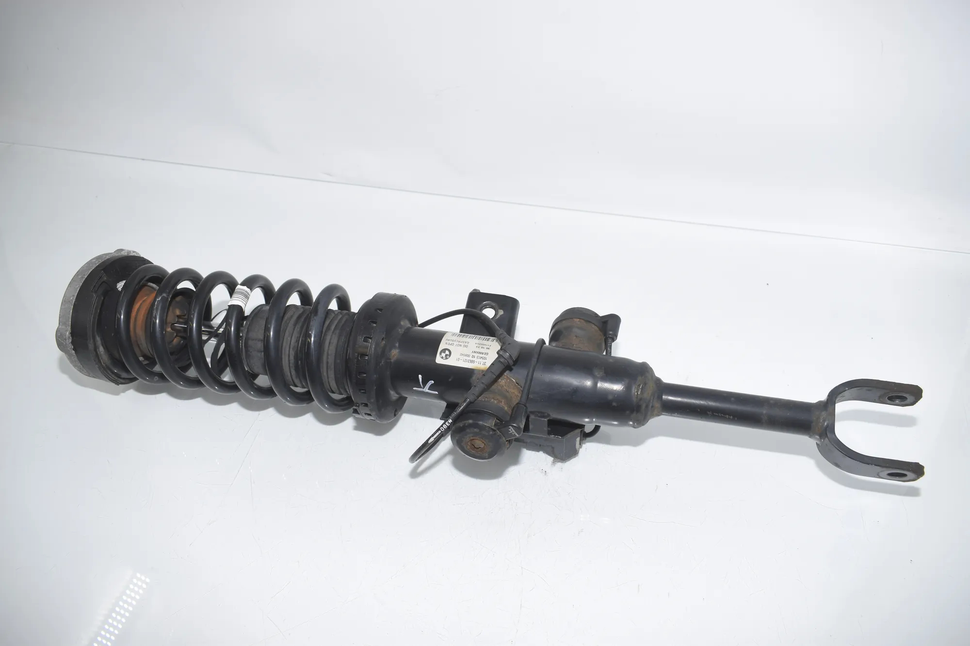 Front Left Shock Absorber – OEM 6863121 · BMW 5 Touring (F11) 530 d 2013 – 2