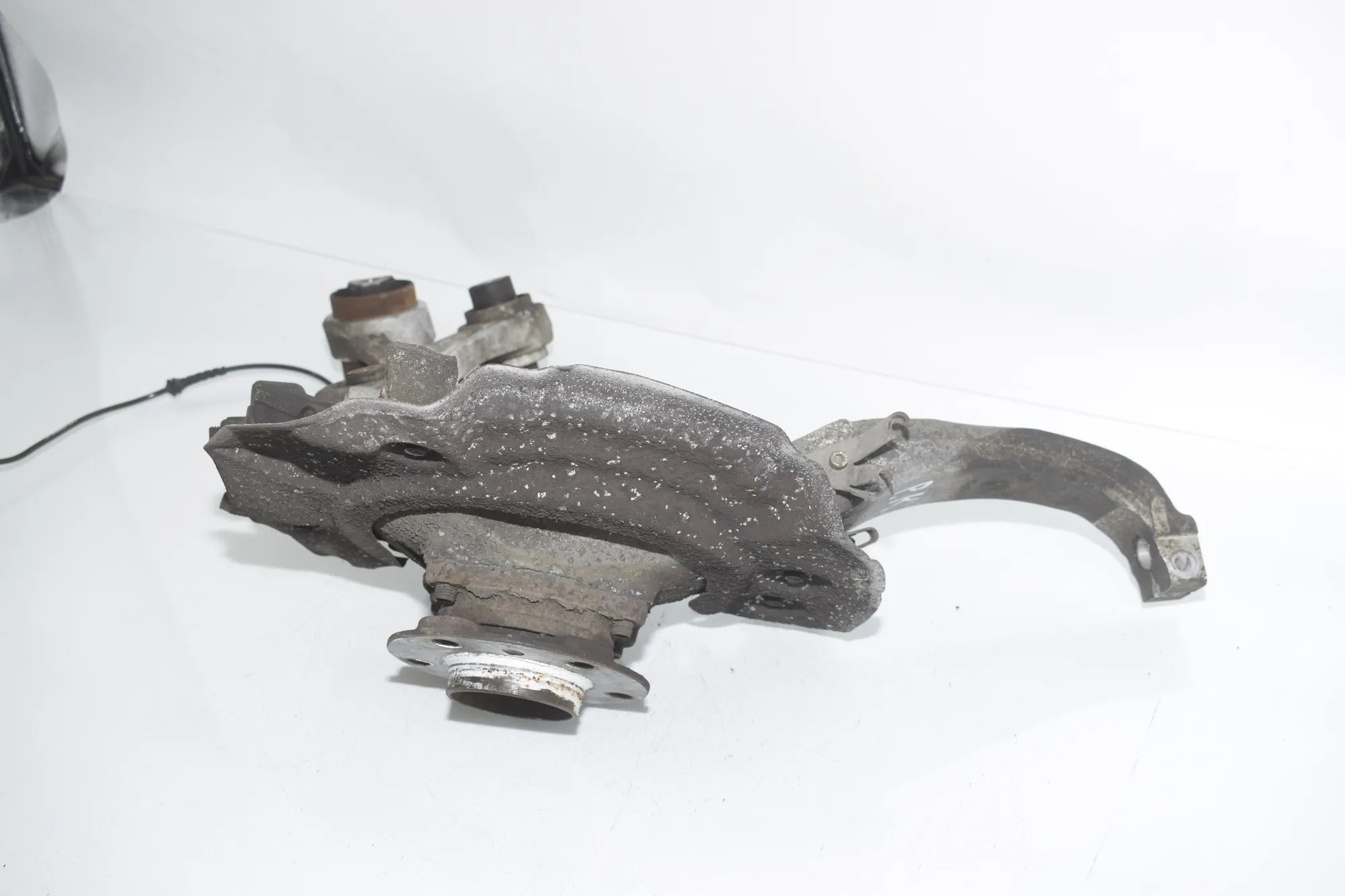Front Left Wheel Hub – OEM 6775767 · BMW 7 (F01, F02) 750 i 2010 – 3