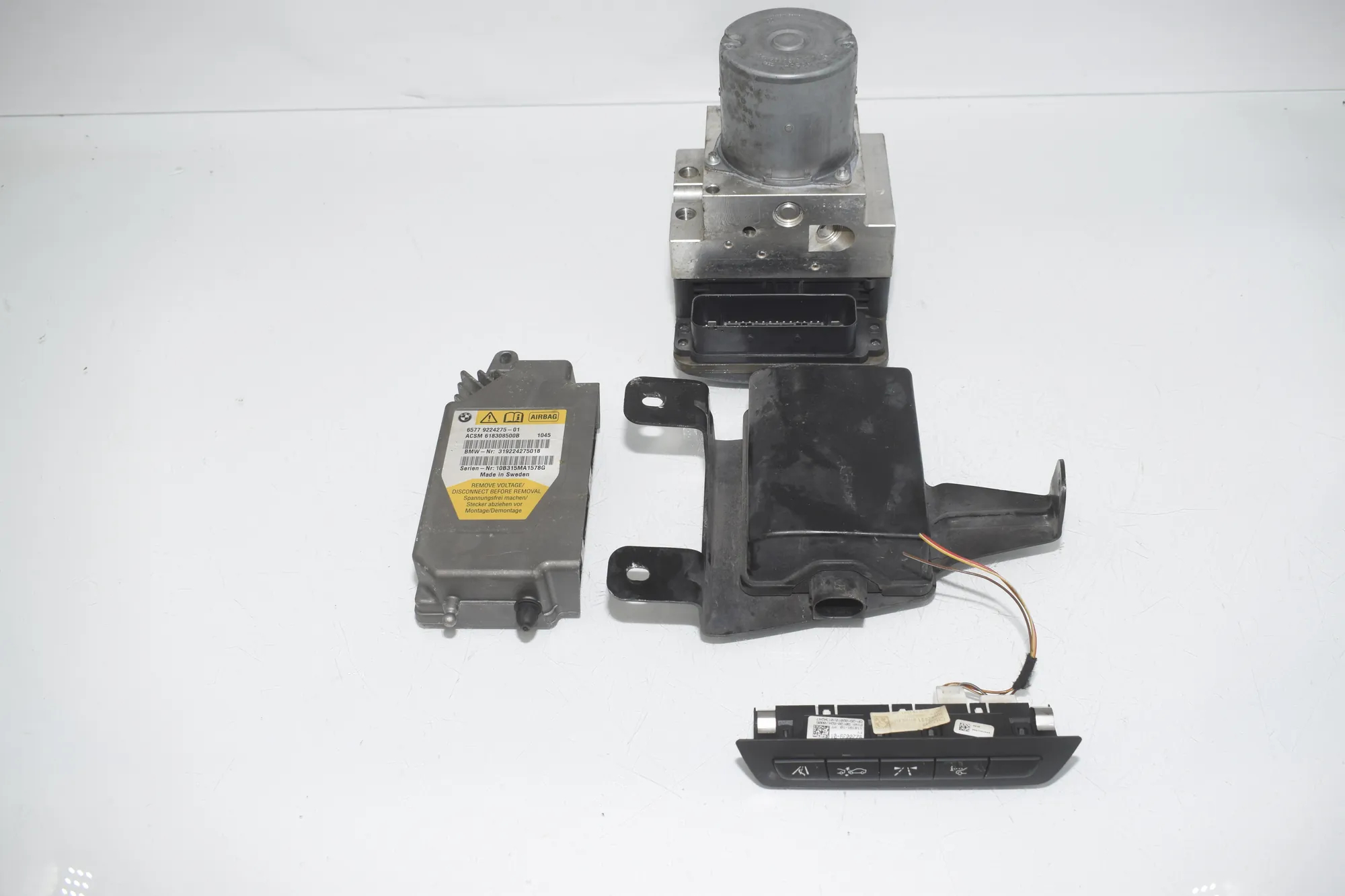 Distance Radar Sensor – OEM 9220039 · BMW 7 (F01, F02) 750 i 2010