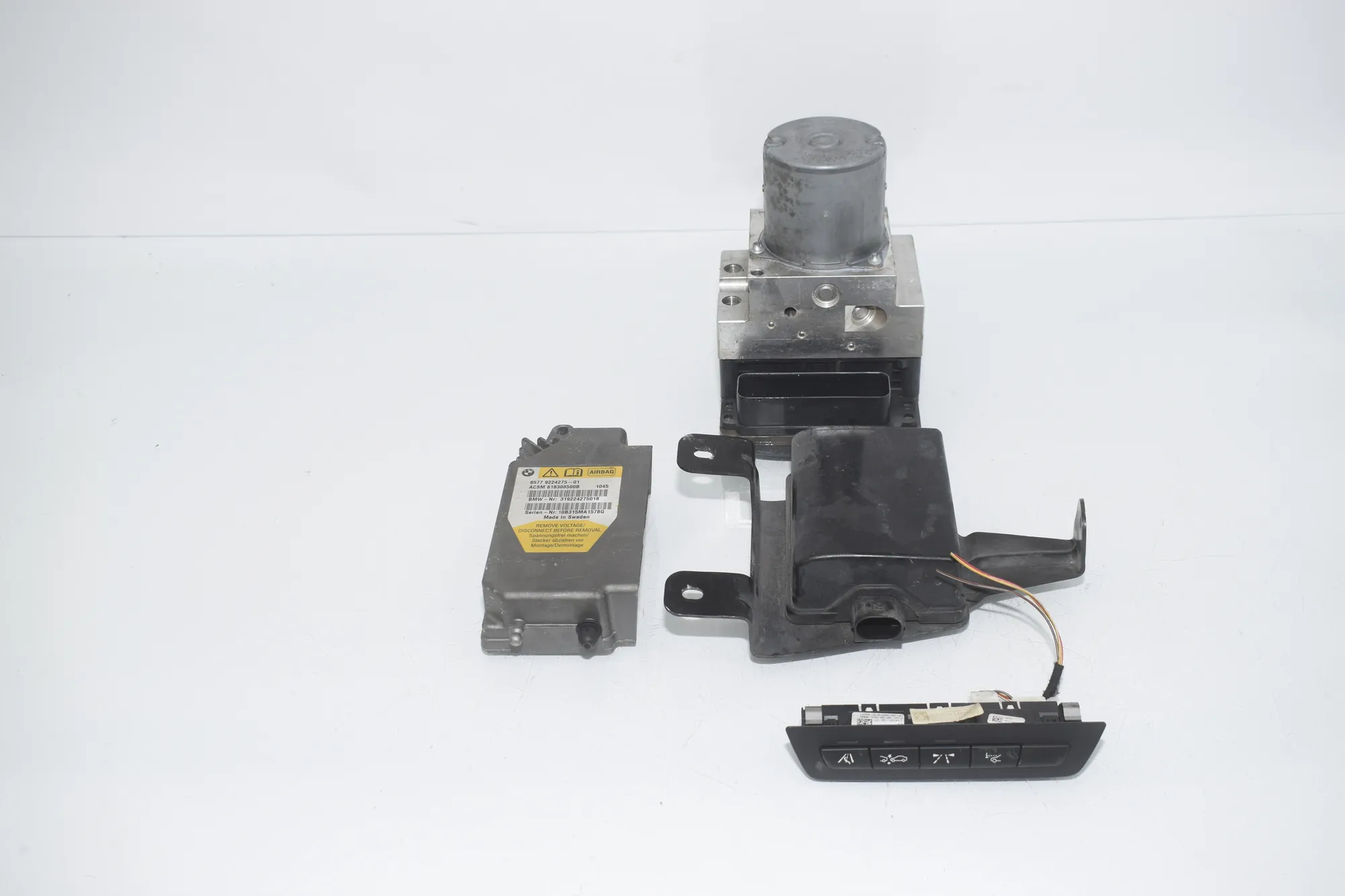 Distance Radar Sensor – OEM 9220039 · BMW 7 (F01, F02) 750 i 2010 – 3