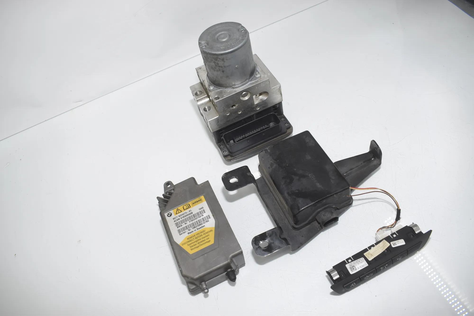 Distance Radar Sensor – OEM 9220039 · BMW 7 (F01, F02) 750 i 2010 – 2