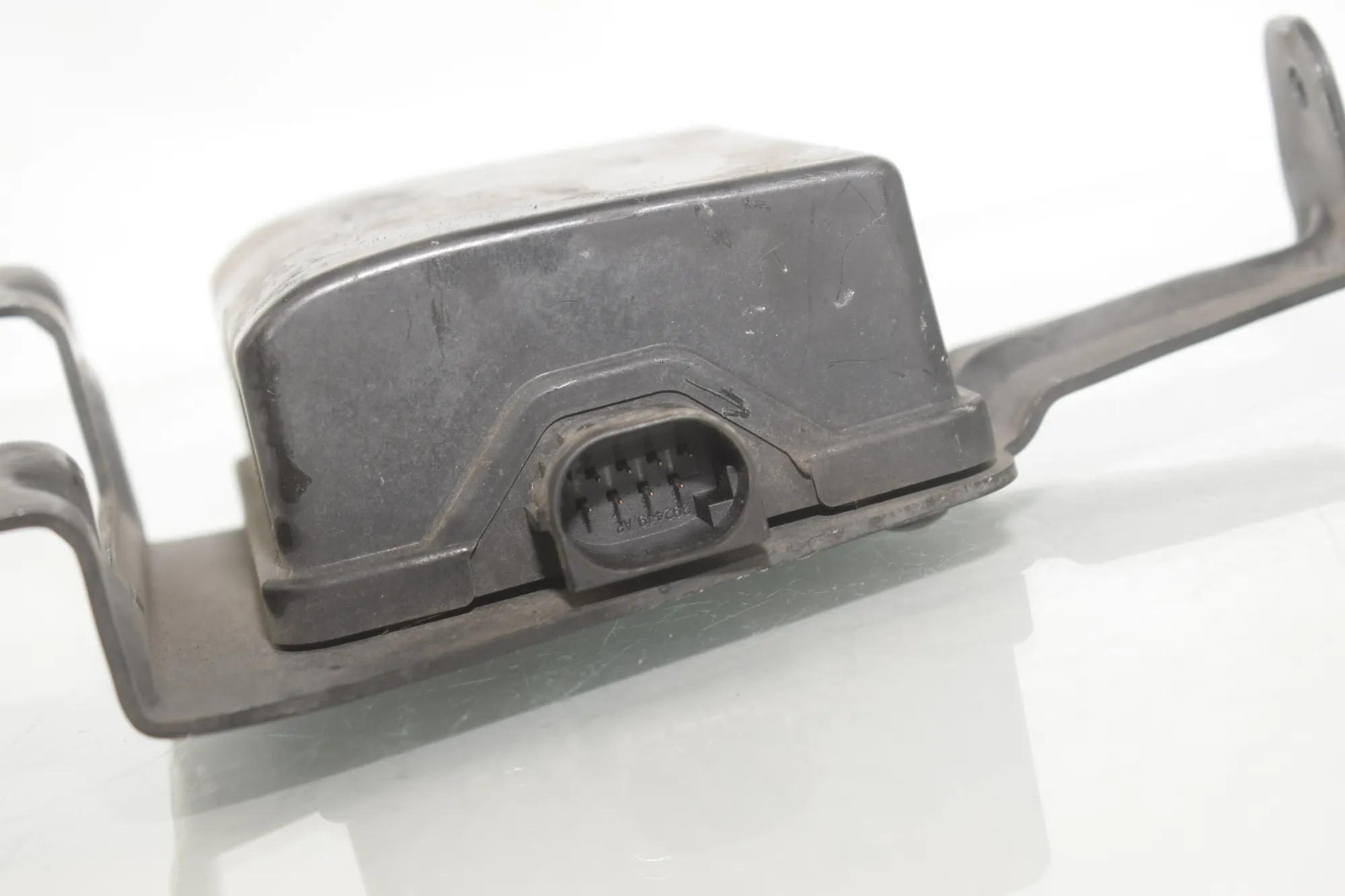 Distance Radar Sensor – OEM 9220039 · BMW 7 (F01, F02) 750 i 2010 – 6
