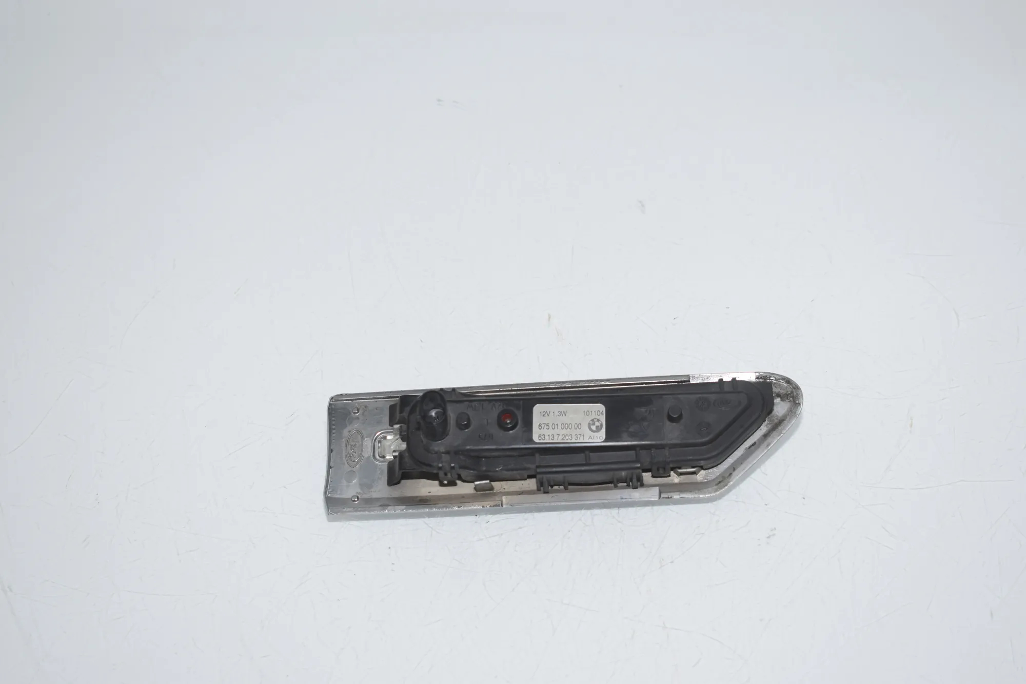 Front Left Fender Turn Signal – OEM 7203371 · BMW 7 (F01, F02) 750 i 2010 – 3
