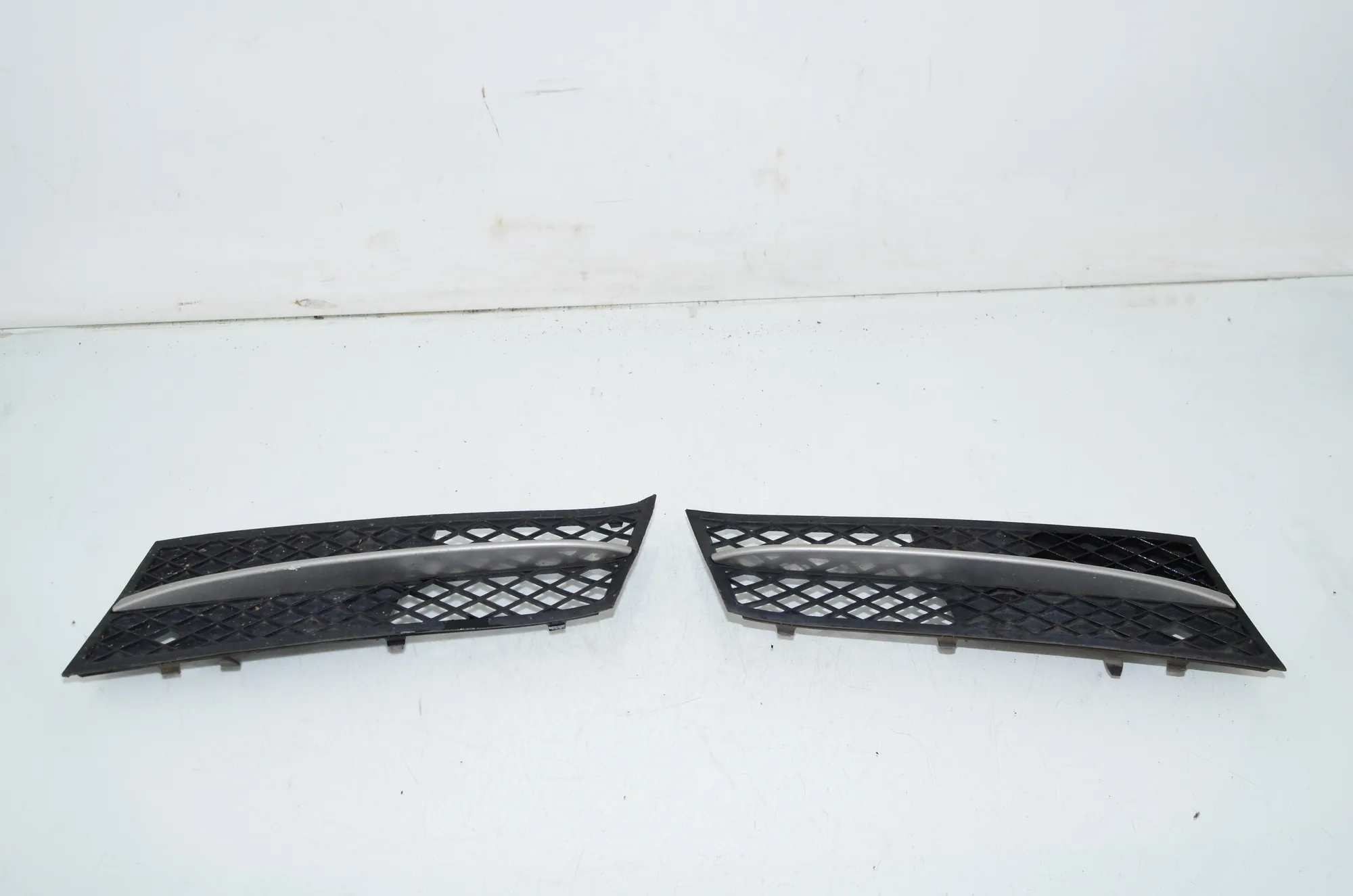 Front Bumper Lower Grill – OEM 7200700 · BMW 5 Touring (F11) 530 d xDrive 2011 – 2