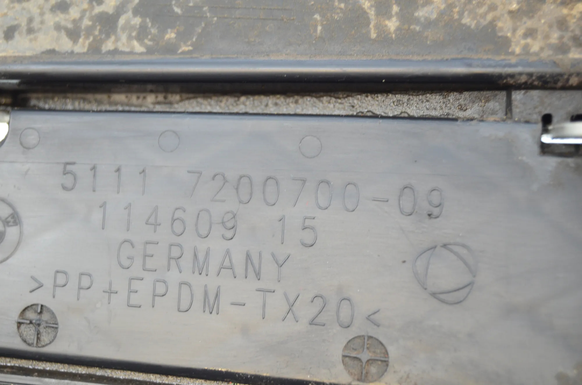 Front Bumper Lower Grill – OEM 7200700 · BMW 5 Touring (F11) 530 d xDrive 2011 – 4