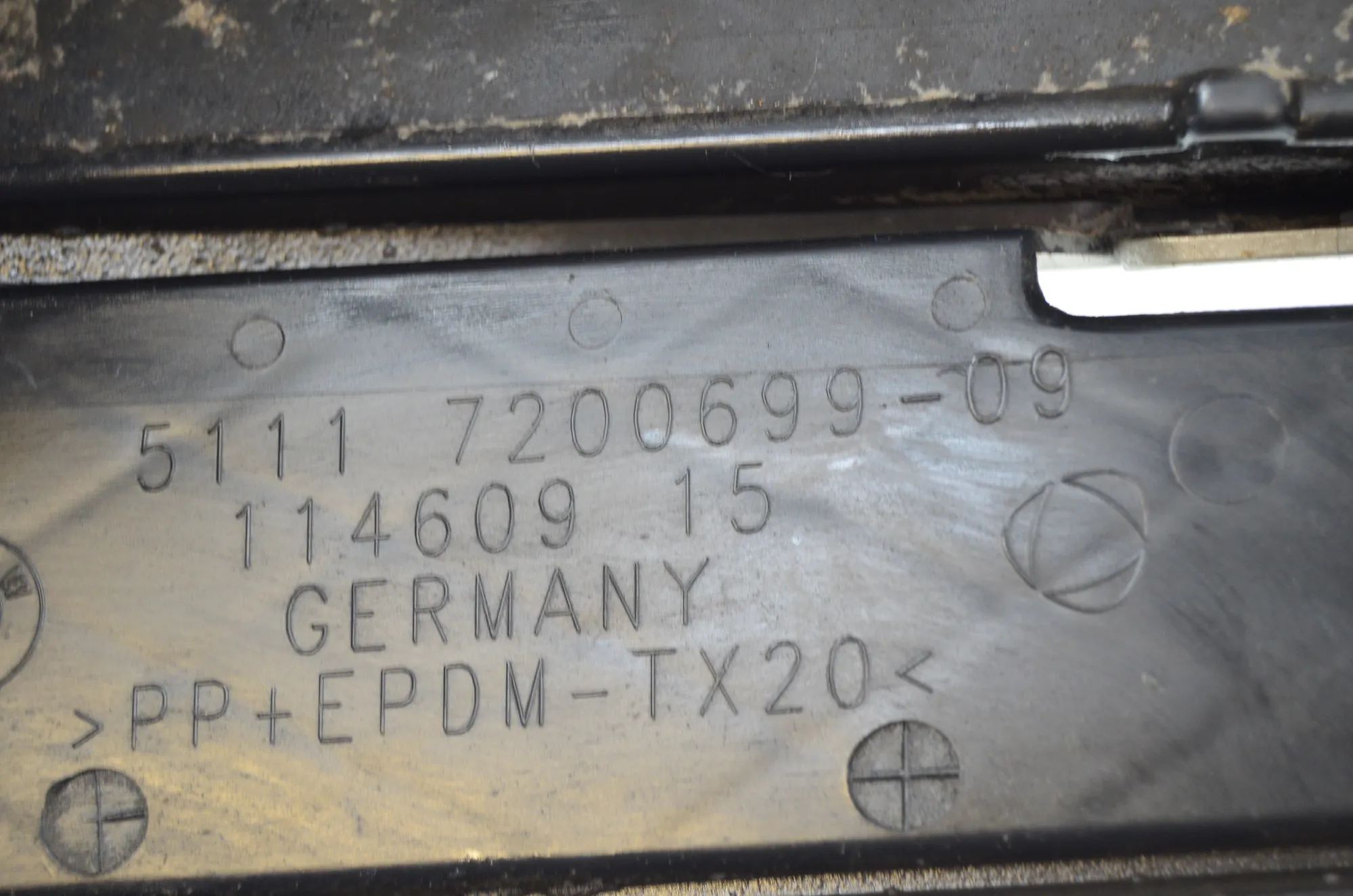 Front Bumper Lower Grill – OEM 7200700 · BMW 5 Touring (F11) 530 d xDrive 2011 – 5