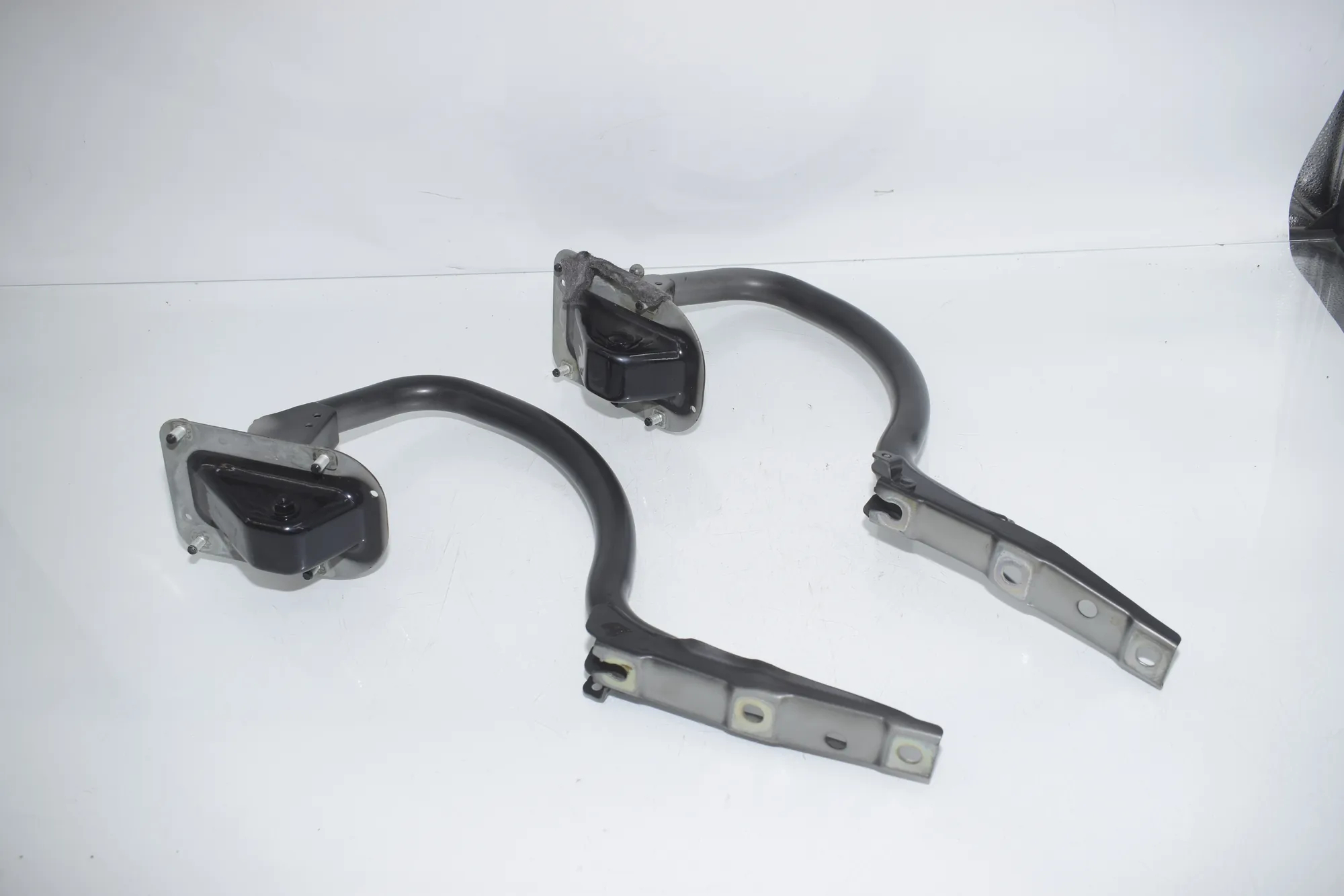 Left Side Bootlid Hinge – OEM 7185254 · BMW 7 (F01, F02) 750 i 2010 – 2