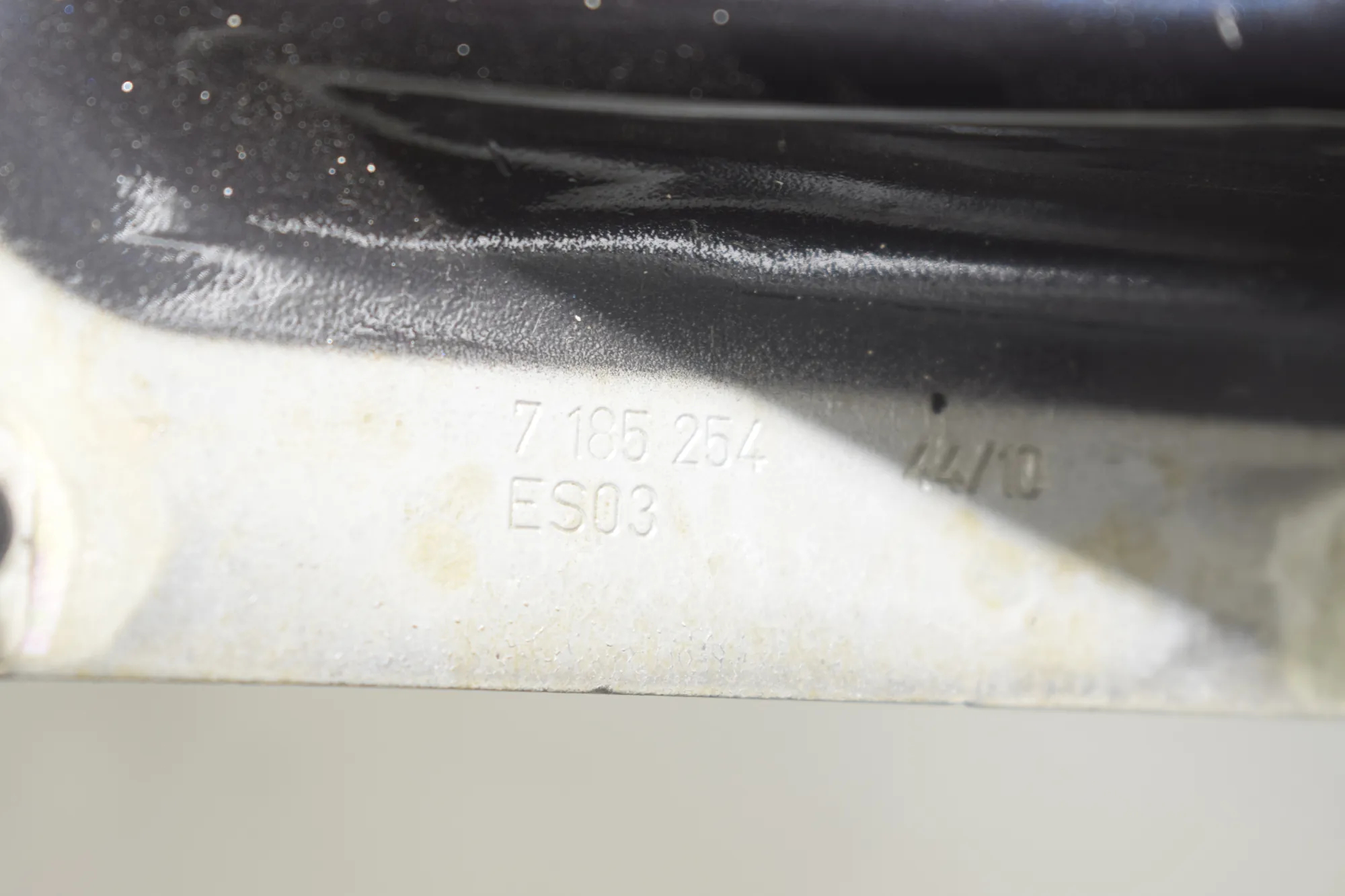 Left Side Bootlid Hinge – OEM 7185254 · BMW 7 (F01, F02) 750 i 2010 – 4
