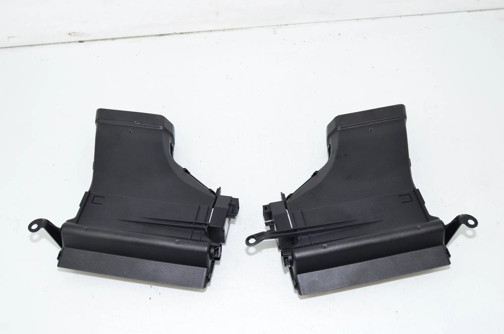Interior Air Duct Channel – OEM 9217996 · BMW 5 Touring (F11) 530 d xDrive 2011 – 3