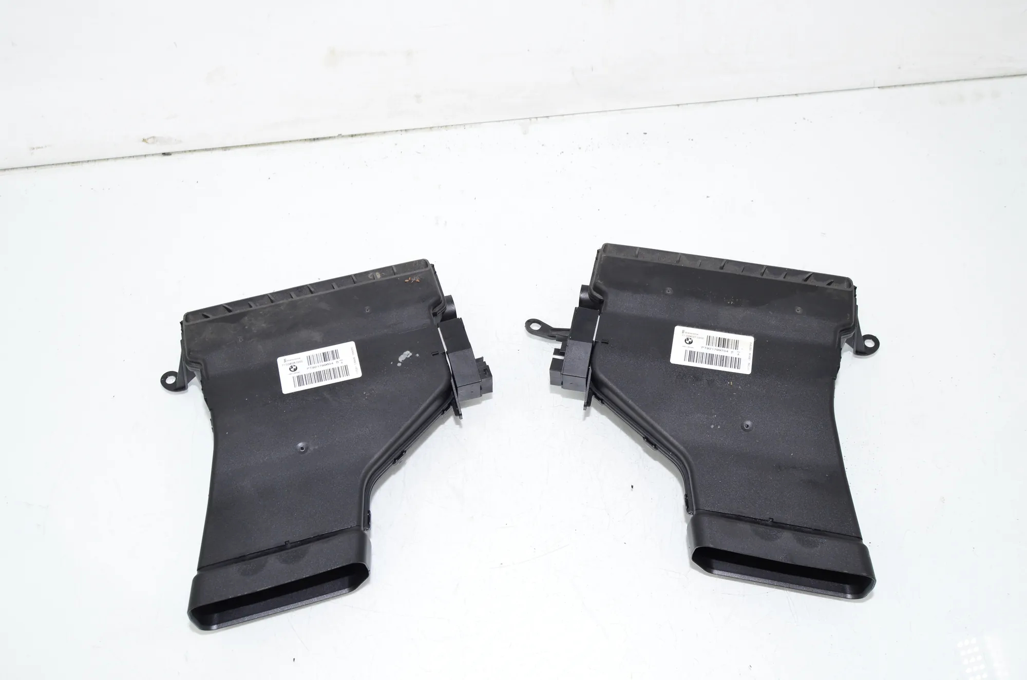 Interior Air Duct Channel – OEM 9217996 · BMW 5 Touring (F11) 530 d xDrive 2011
