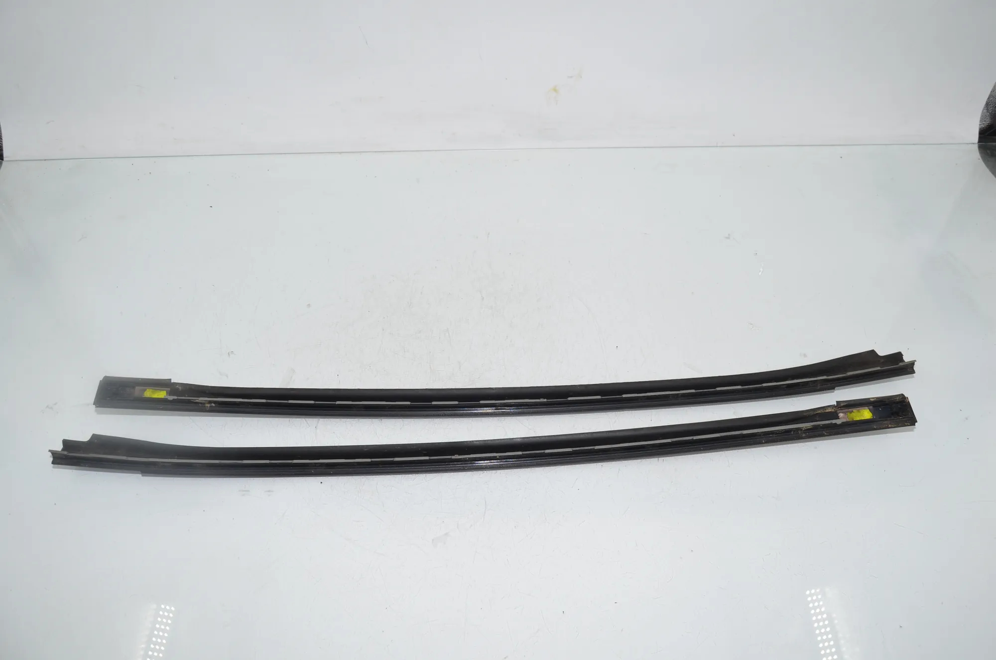 Front Windshield Trim – OEM 7362464 · BMW 5 Touring (F11) 530 d 2013 – 4