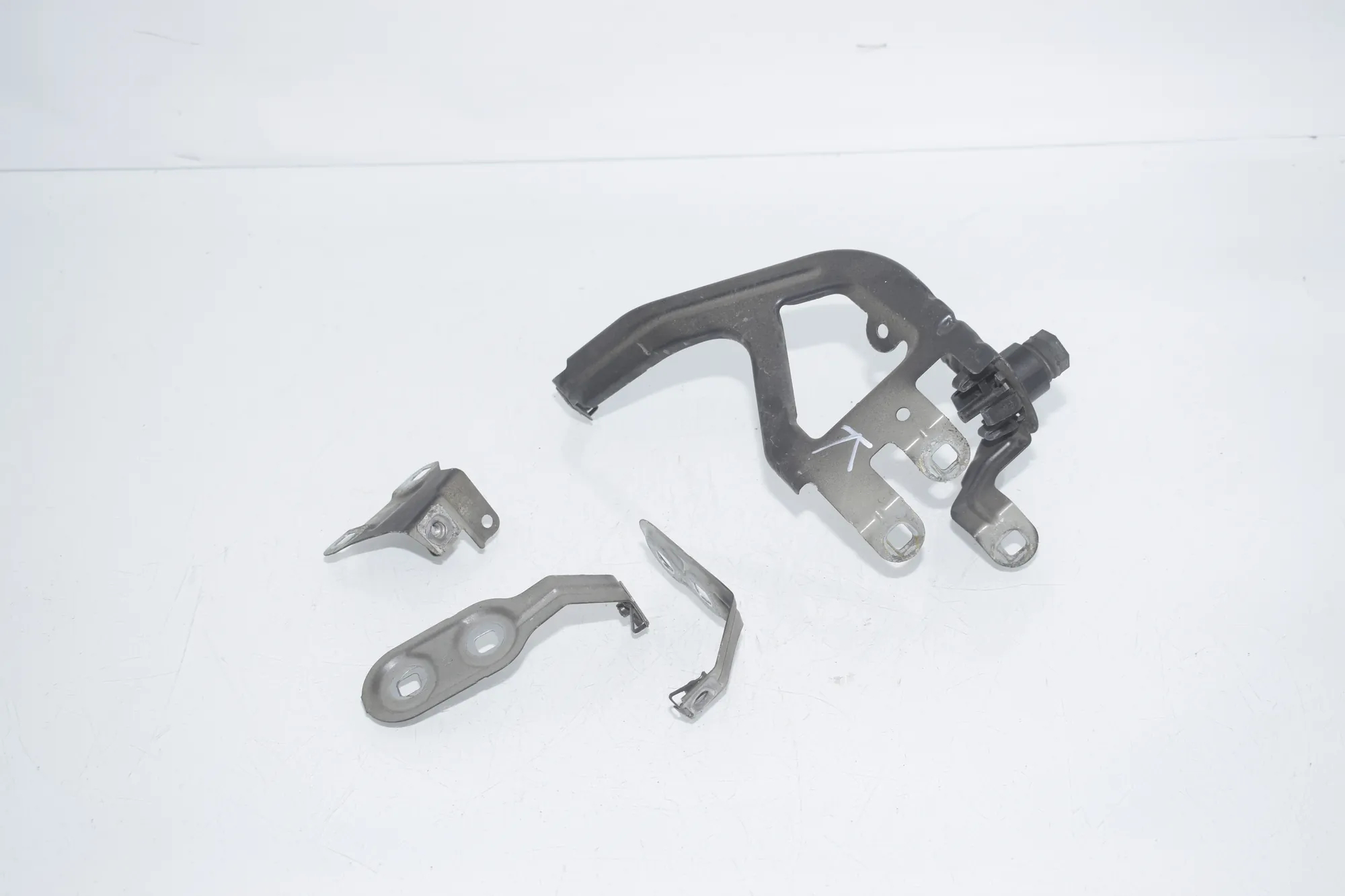 Front Left Fender Holder – OEM 7207209 · BMW 5 Touring (F11) 530 d 2013 – 4