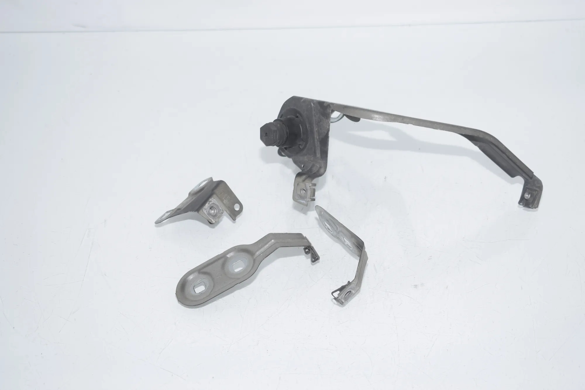 Front Left Fender Holder – OEM 7207209 · BMW 5 Touring (F11) 530 d 2013 – 3