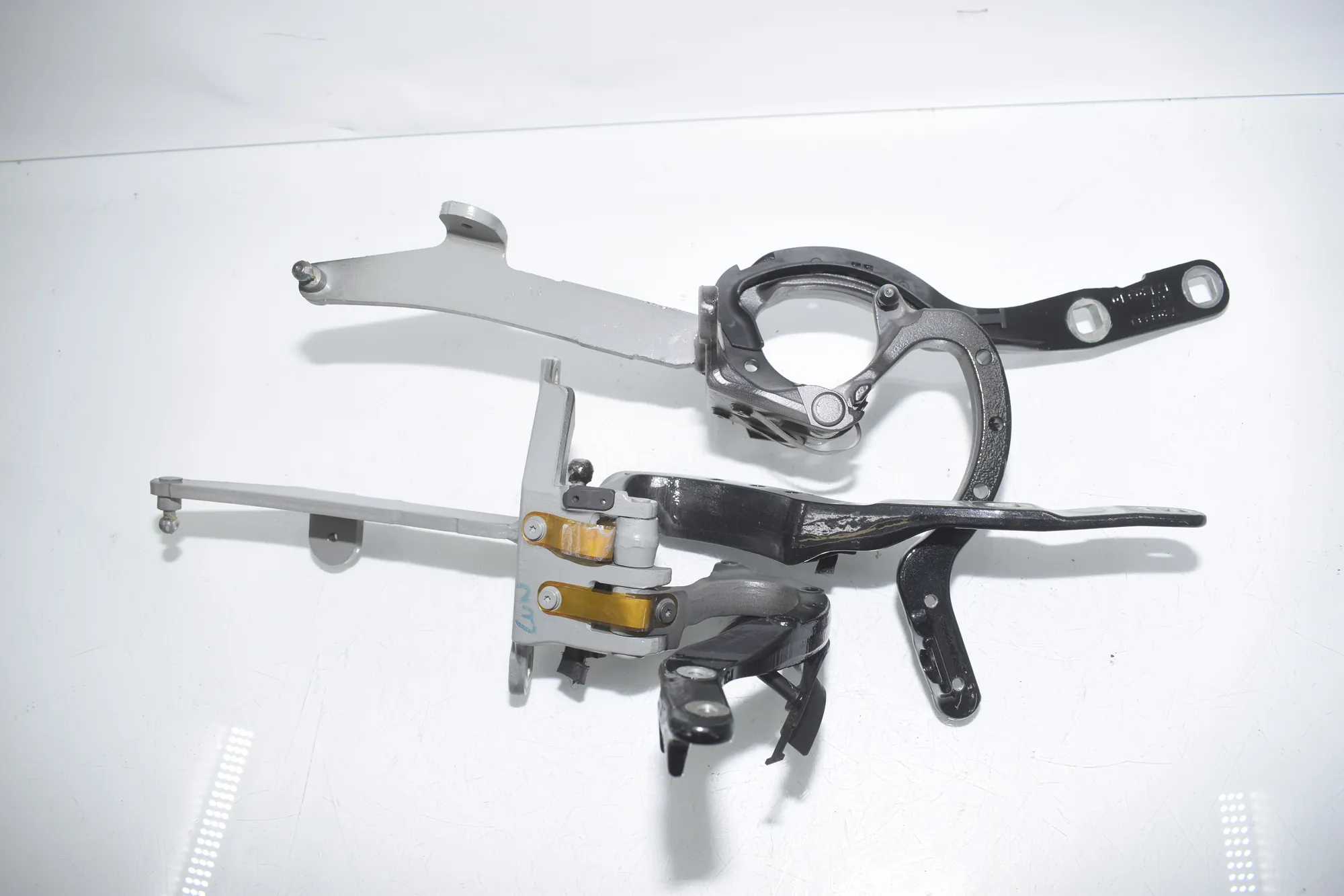 Left Side Bootlid Hinge – OEM 7206640 · BMW 5 Touring (F11) 530 d 2013 – 2