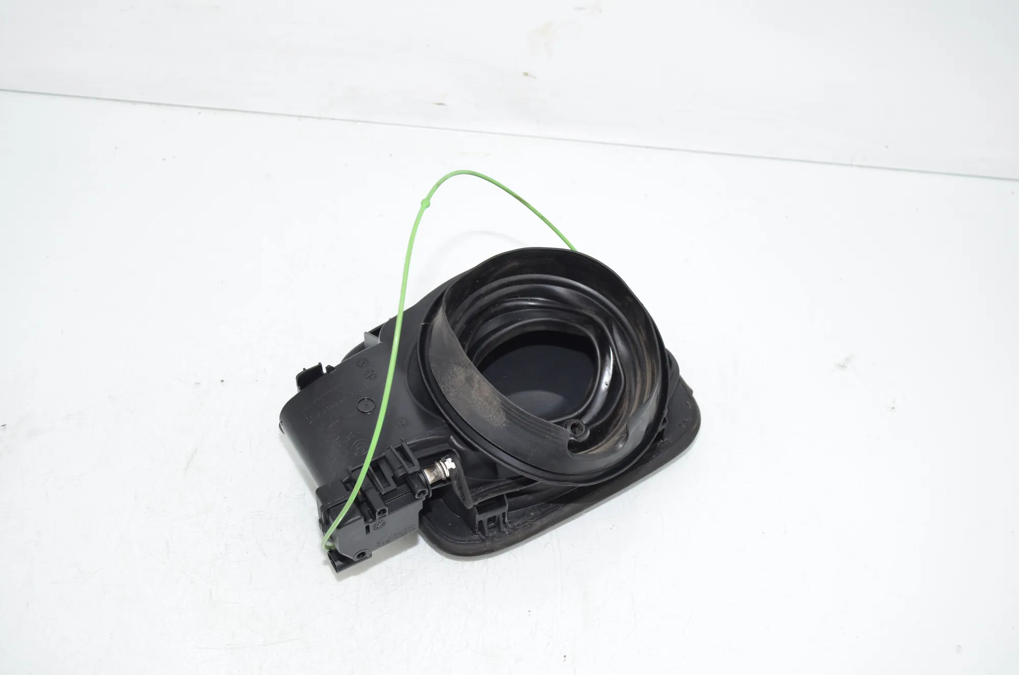Fuel Tank Flap Cap – OEM 7297904 · BMW X5 (F15, F85) M 50 d 2014 – 4