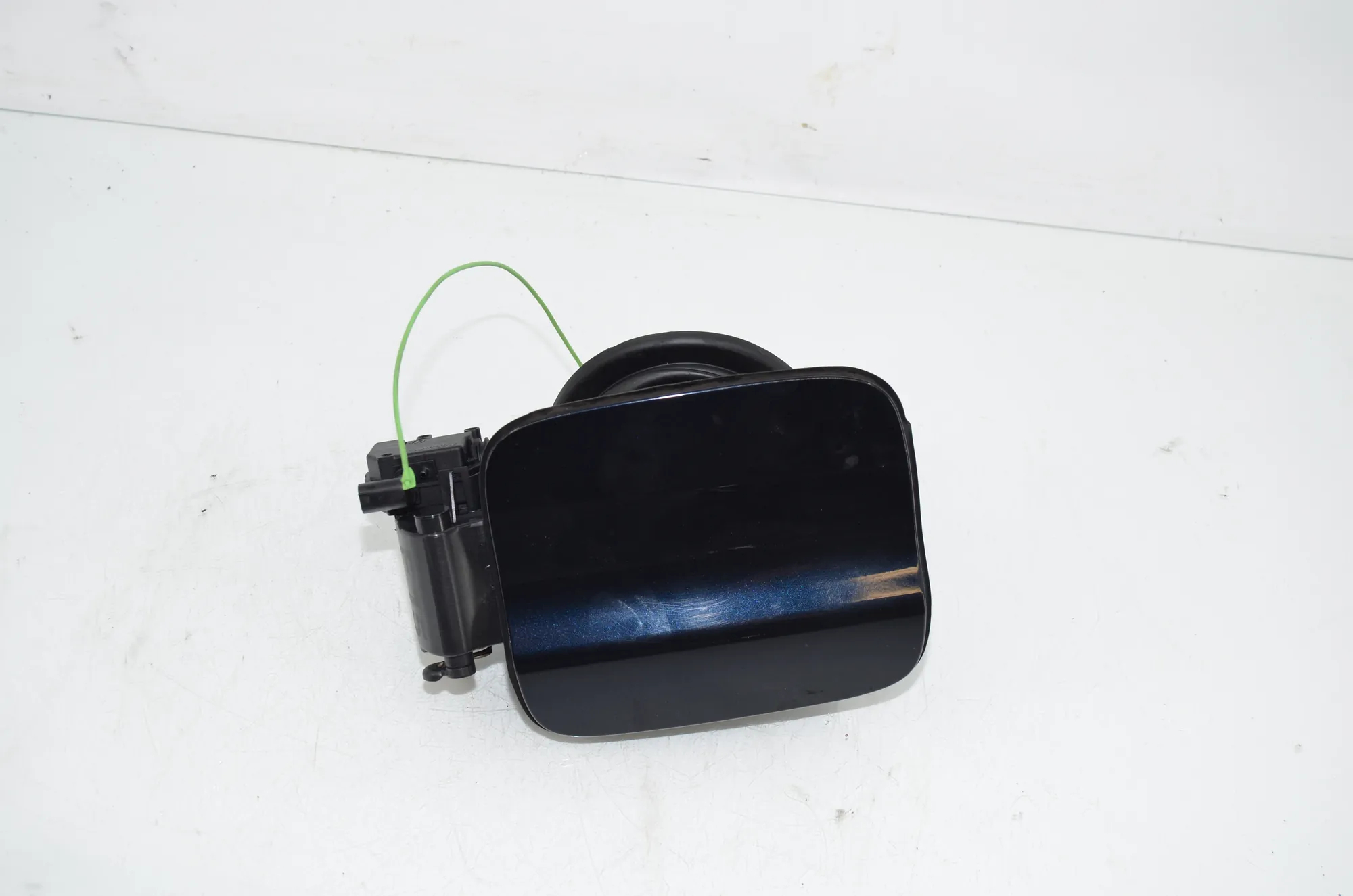 Fuel Tank Flap Cap – OEM 7297904 · BMW X5 (F15, F85) M 50 d 2014