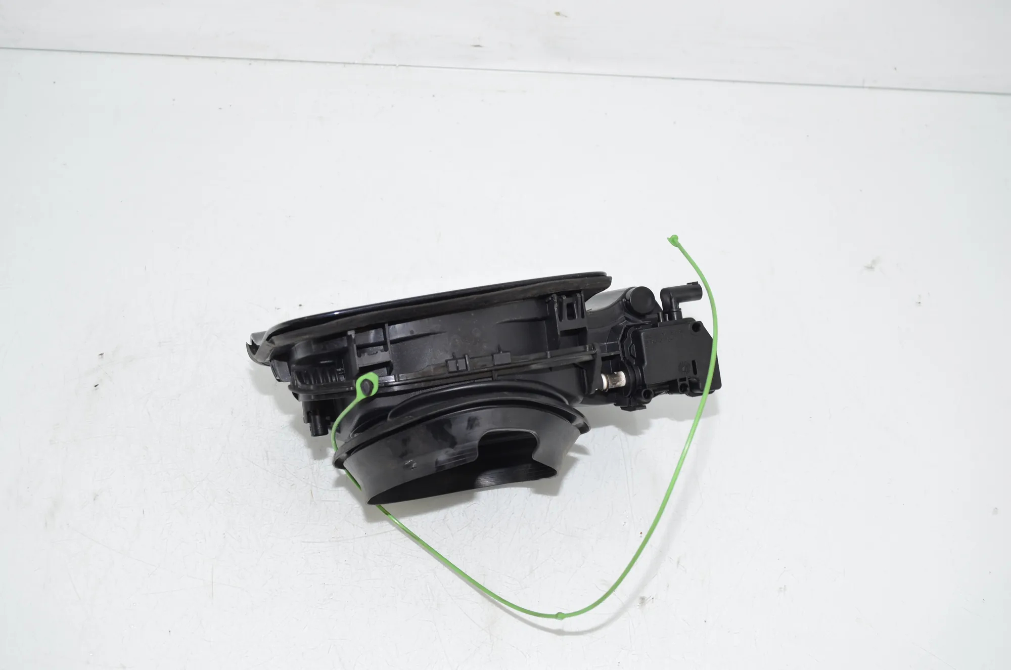 Fuel Tank Flap Cap – OEM 7297904 · BMW X5 (F15, F85) M 50 d 2014 – 2