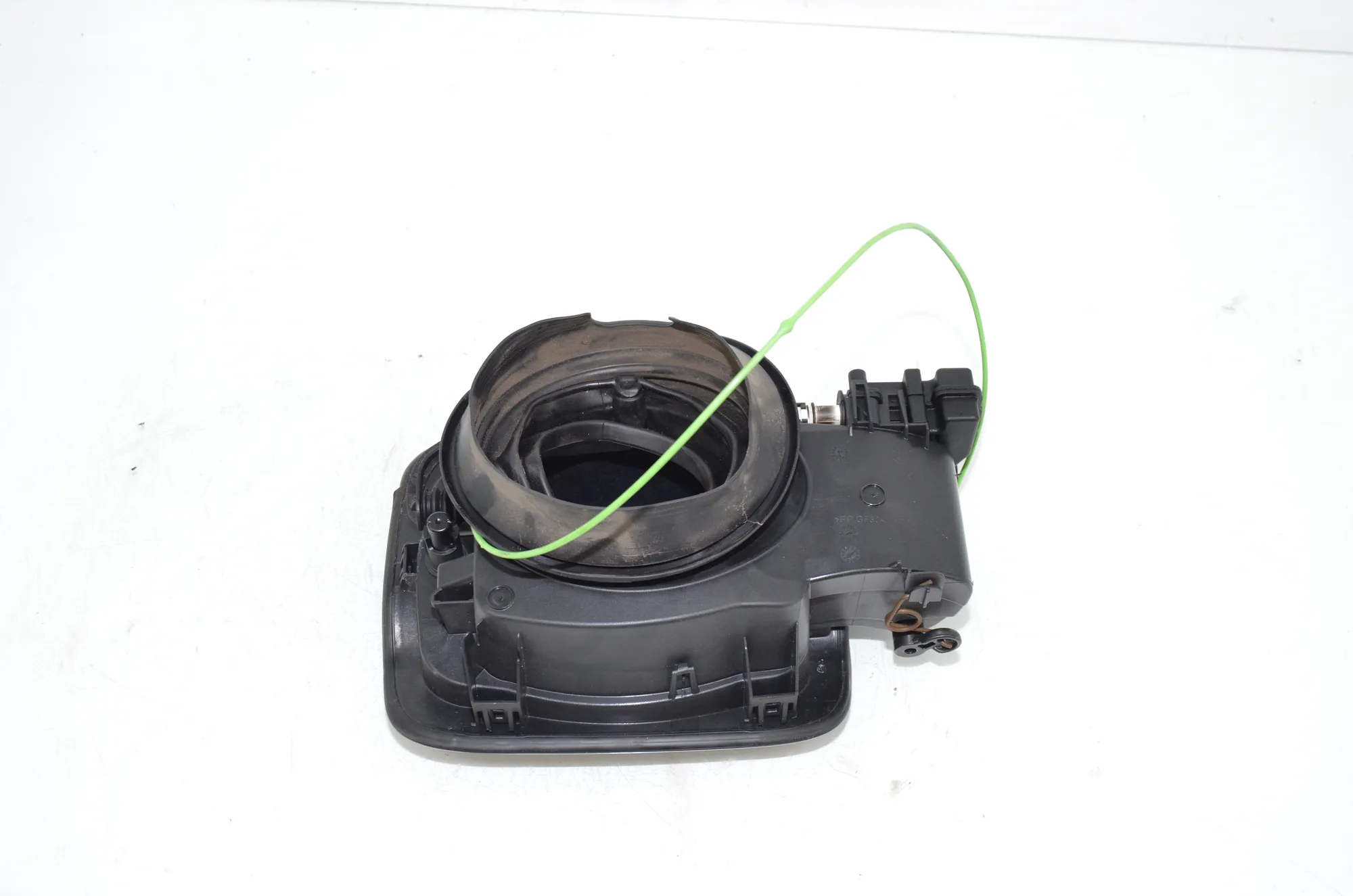 Fuel Tank Flap Cap – OEM 7297904 · BMW X5 (F15, F85) M 50 d 2014 – 3