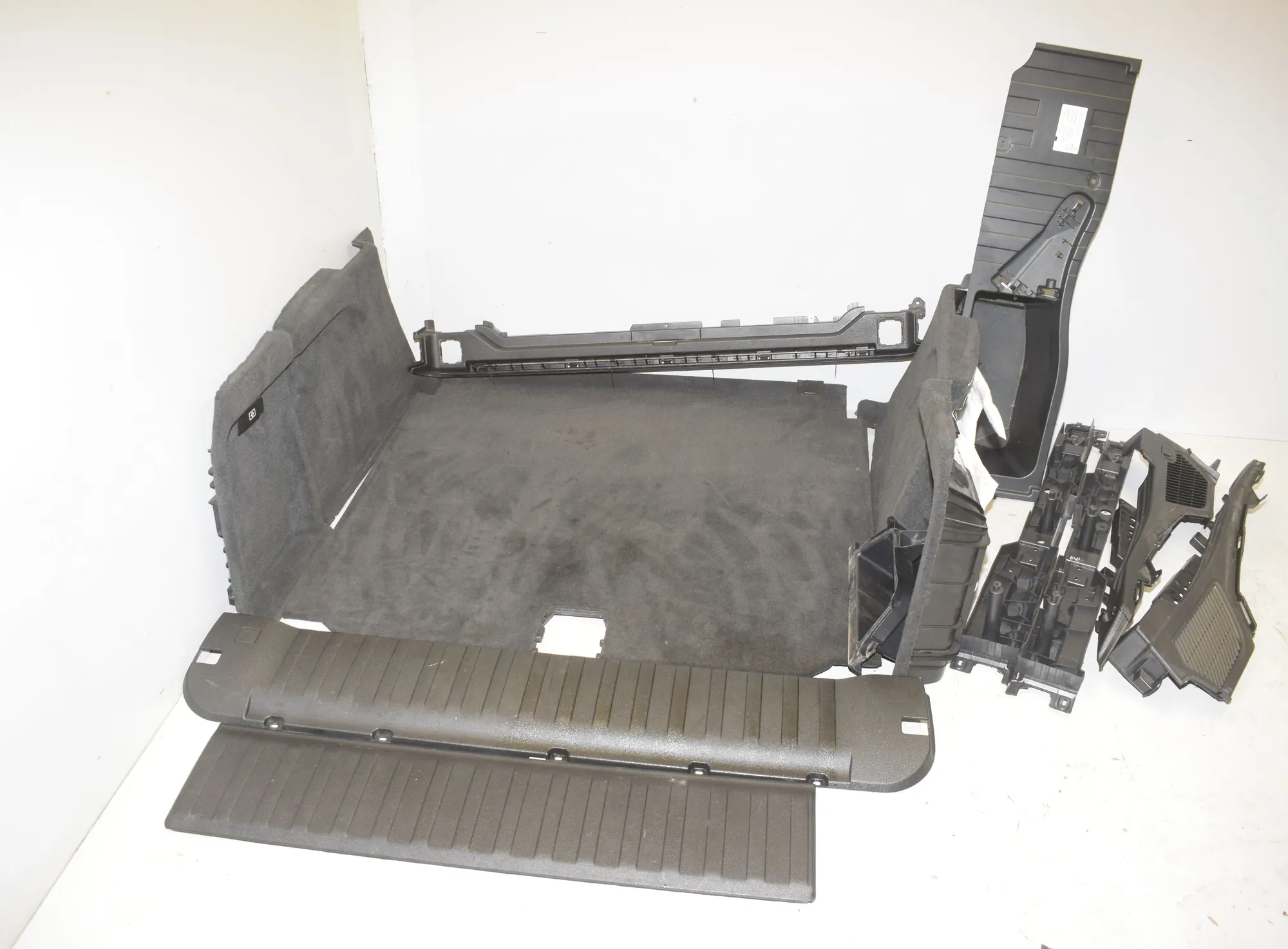 Trunk Trim Kit – OEM 7326490 · BMW X5 (F15, F85) M 50 d 2014 – 2