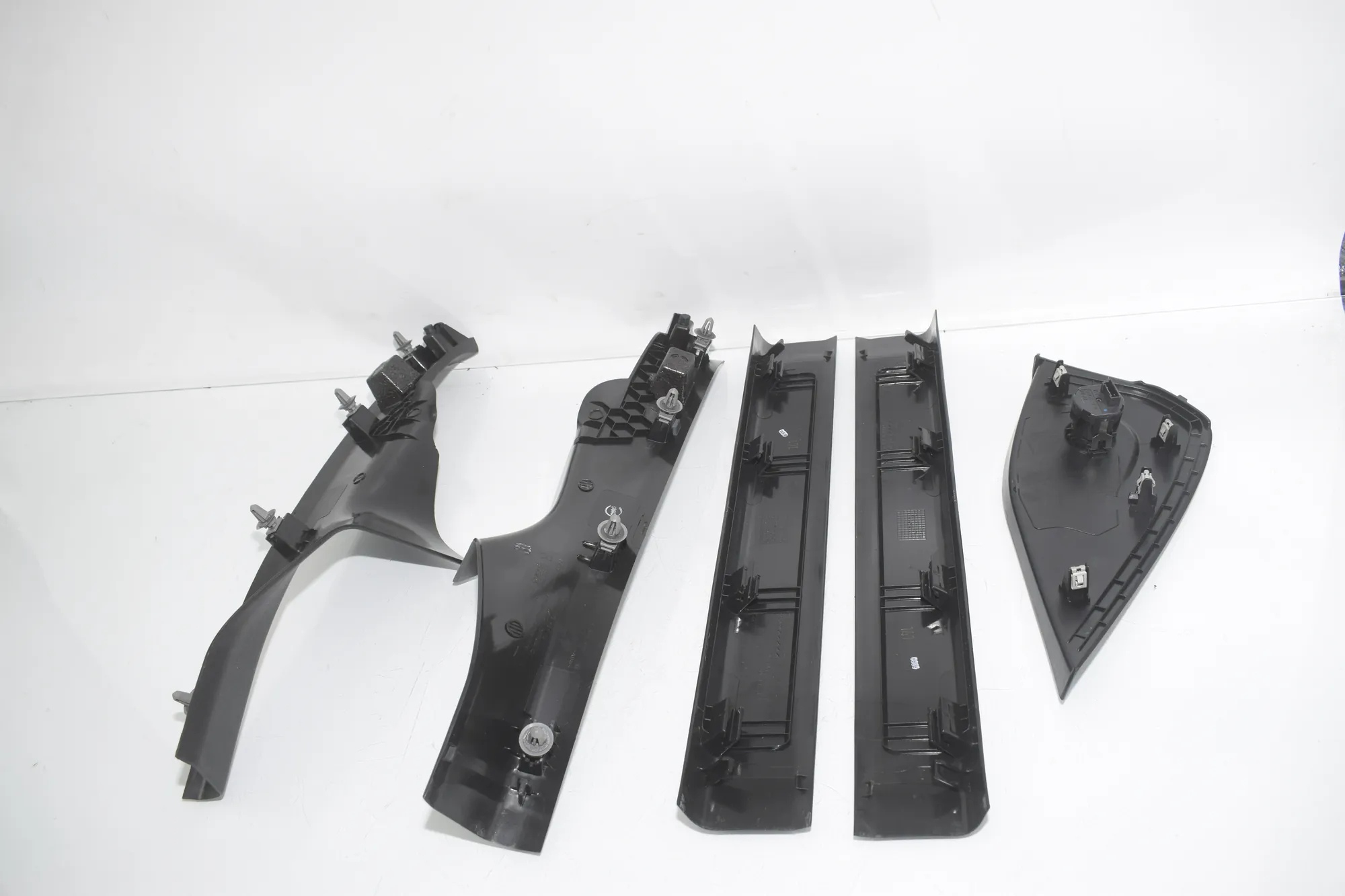 Front Right Interior Step Trim – OEM 7375729 · BMW 5 Touring (G31) (2017 - -) 520 d 2019 – 3