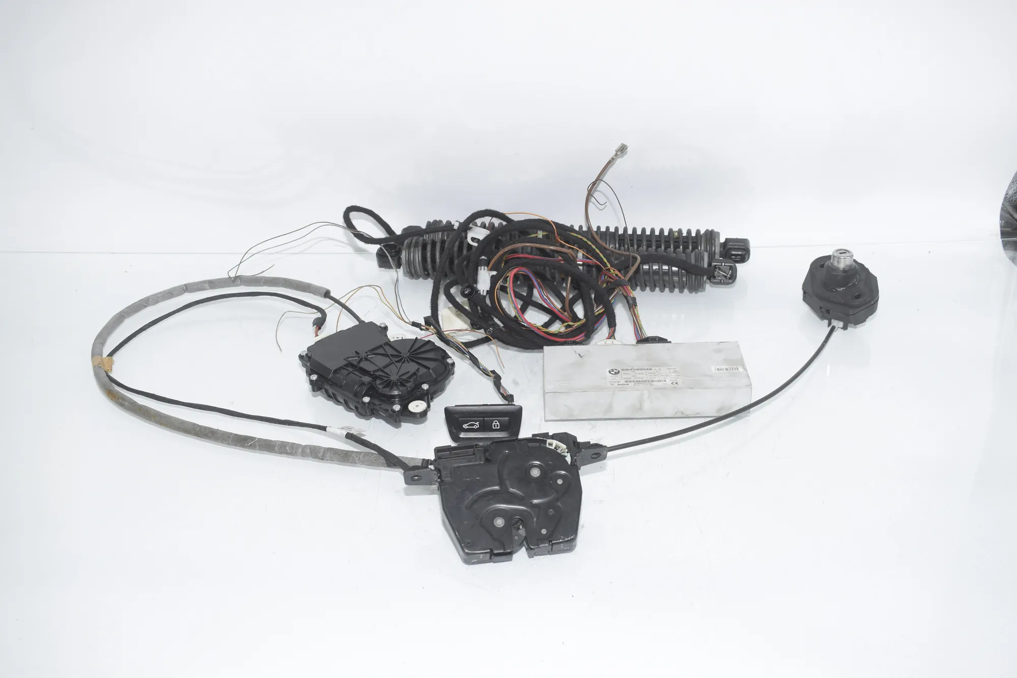 Electric Tailgate Opening Kit – OEM 7284597 · BMW 7 (F01, F02) 750 i 2010