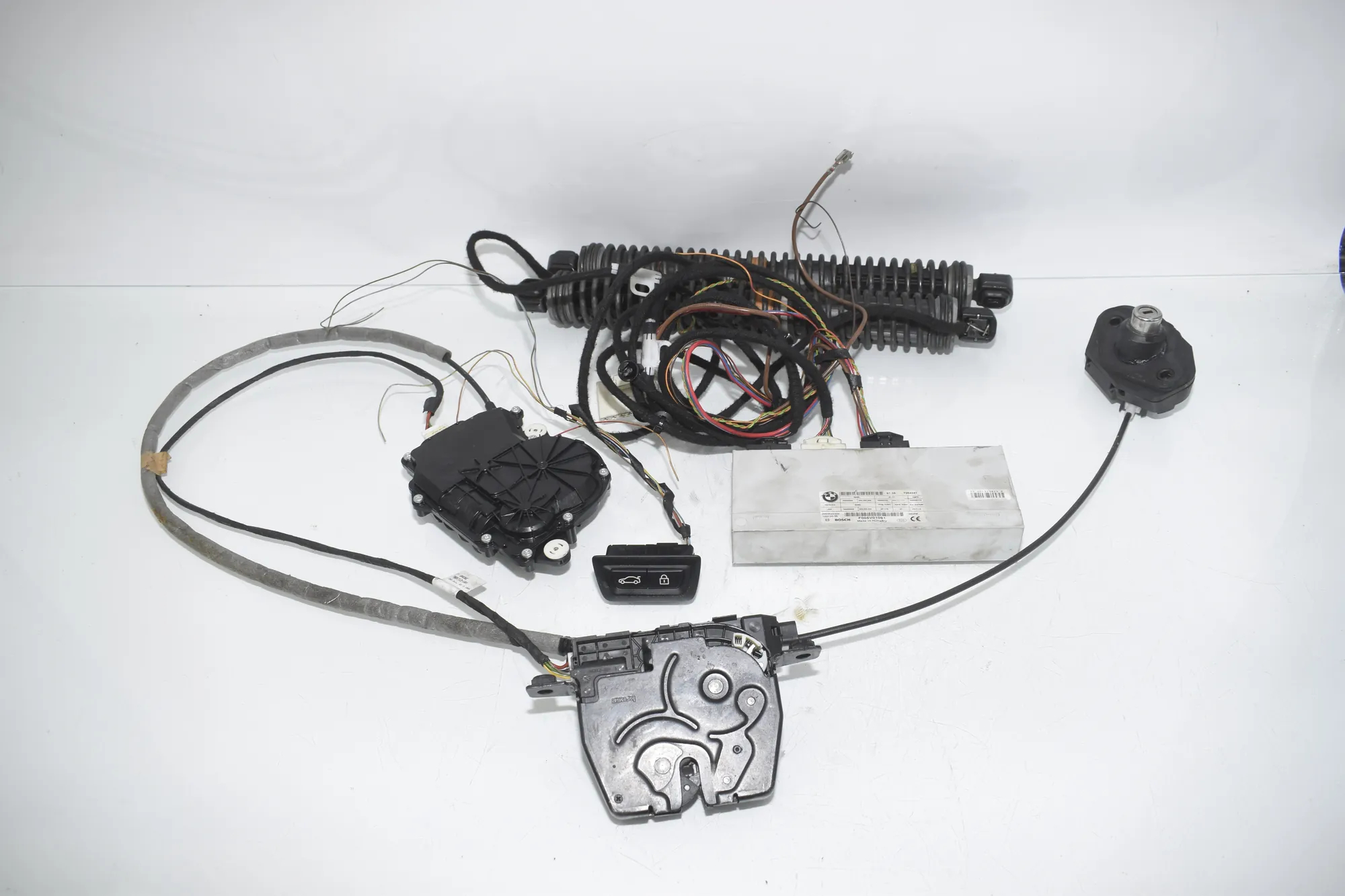 Electric Tailgate Opening Kit – OEM 7284597 · BMW 7 (F01, F02) 750 i 2010 – 2