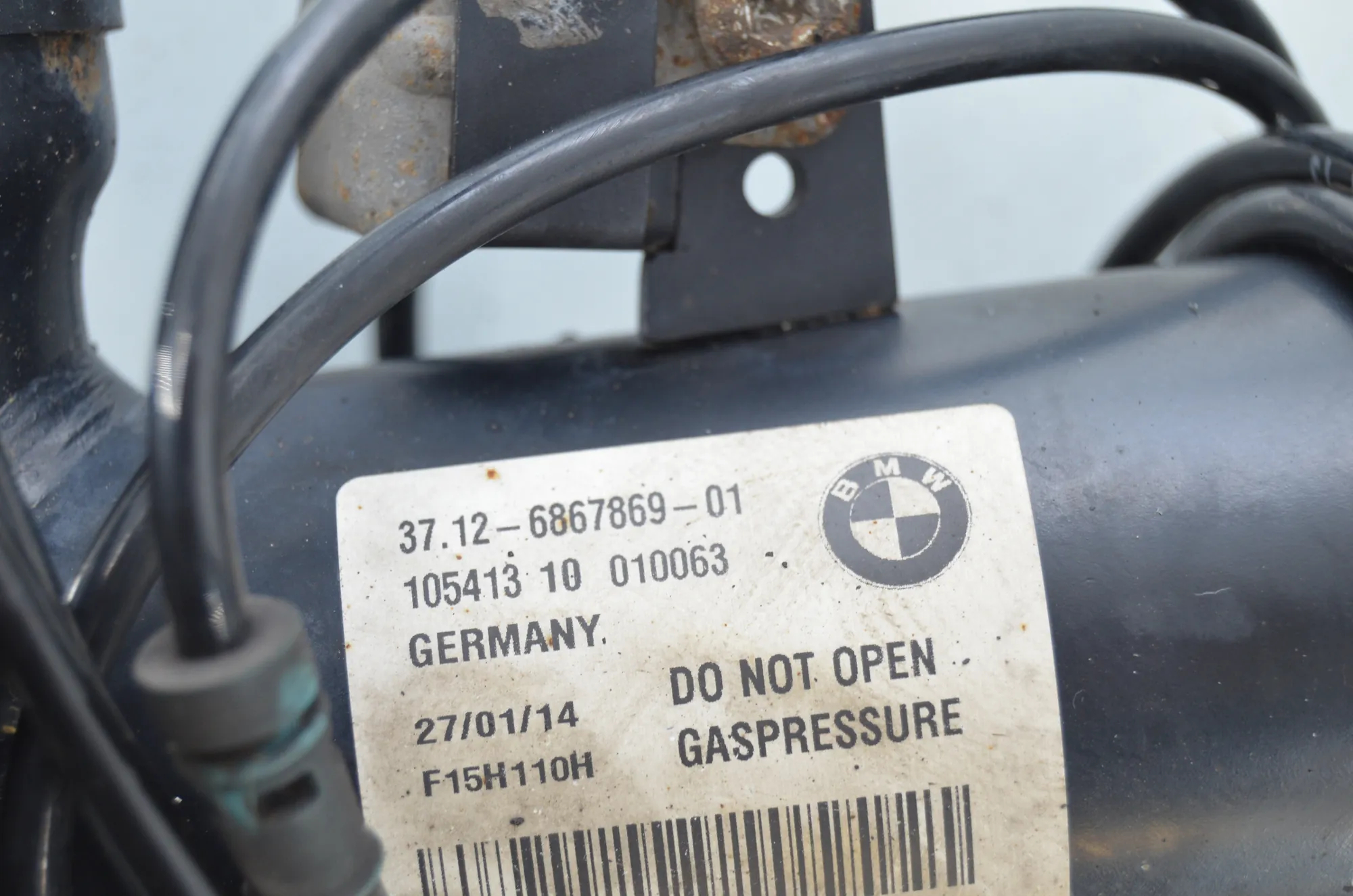Rear Left Shock Absorber – OEM 6867869 · BMW X5 (F15, F85) M 50 d 2014 – 4