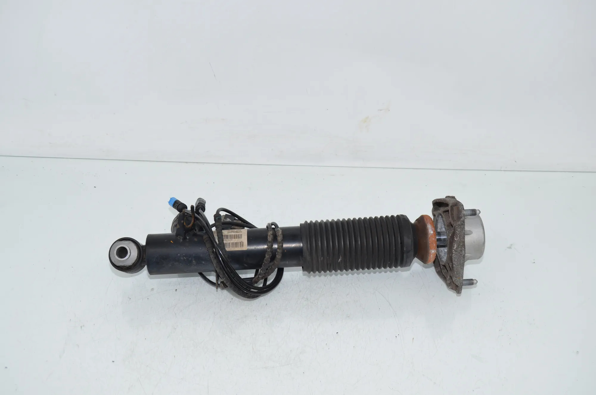 Rear Left Shock Absorber – OEM 6867869 · BMW X5 (F15, F85) M 50 d 2014 – 3