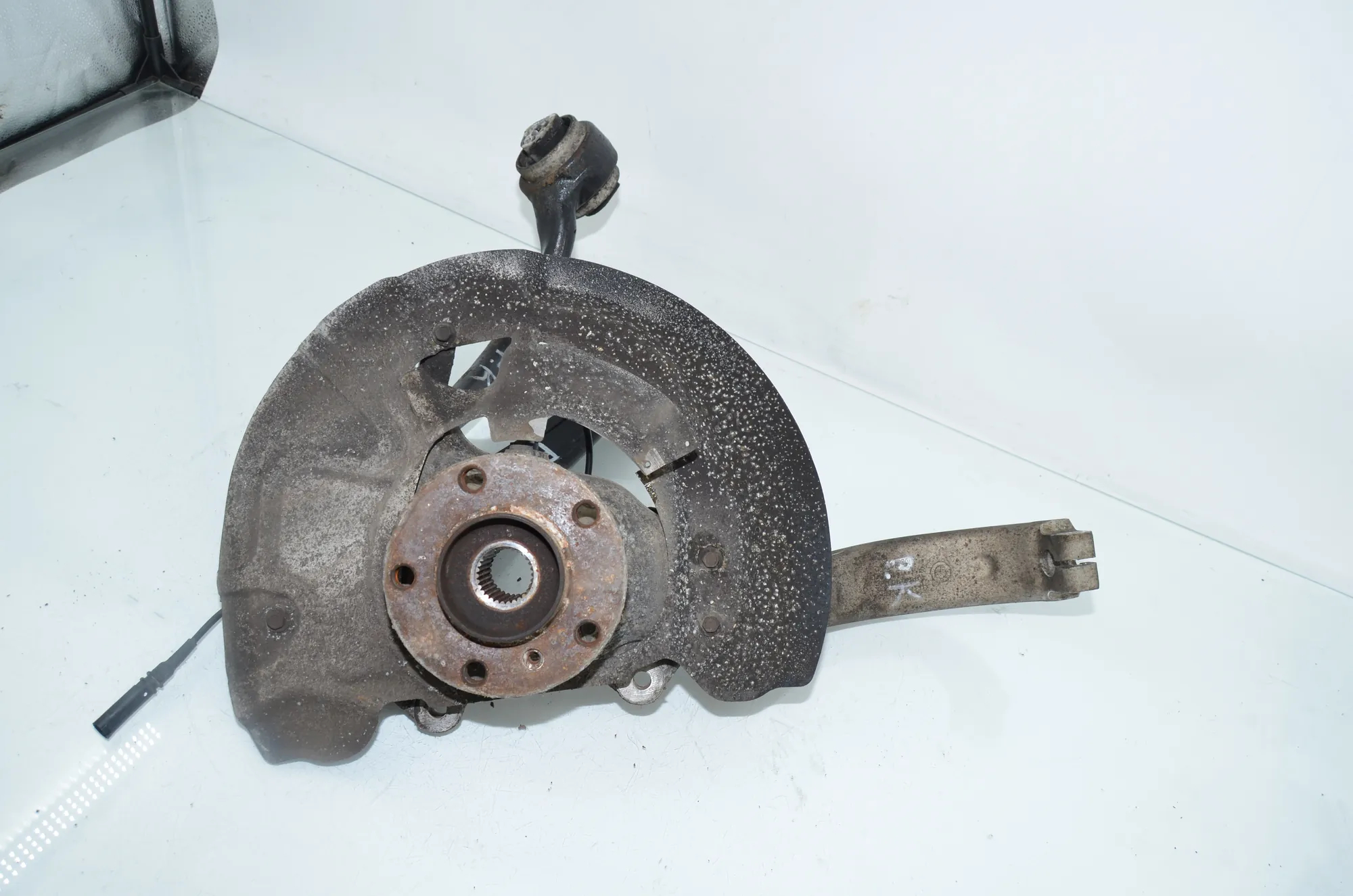 Front Left Wheel Hub – OEM 6869869 · BMW X5 (F15, F85) M 50 d 2014 – 2