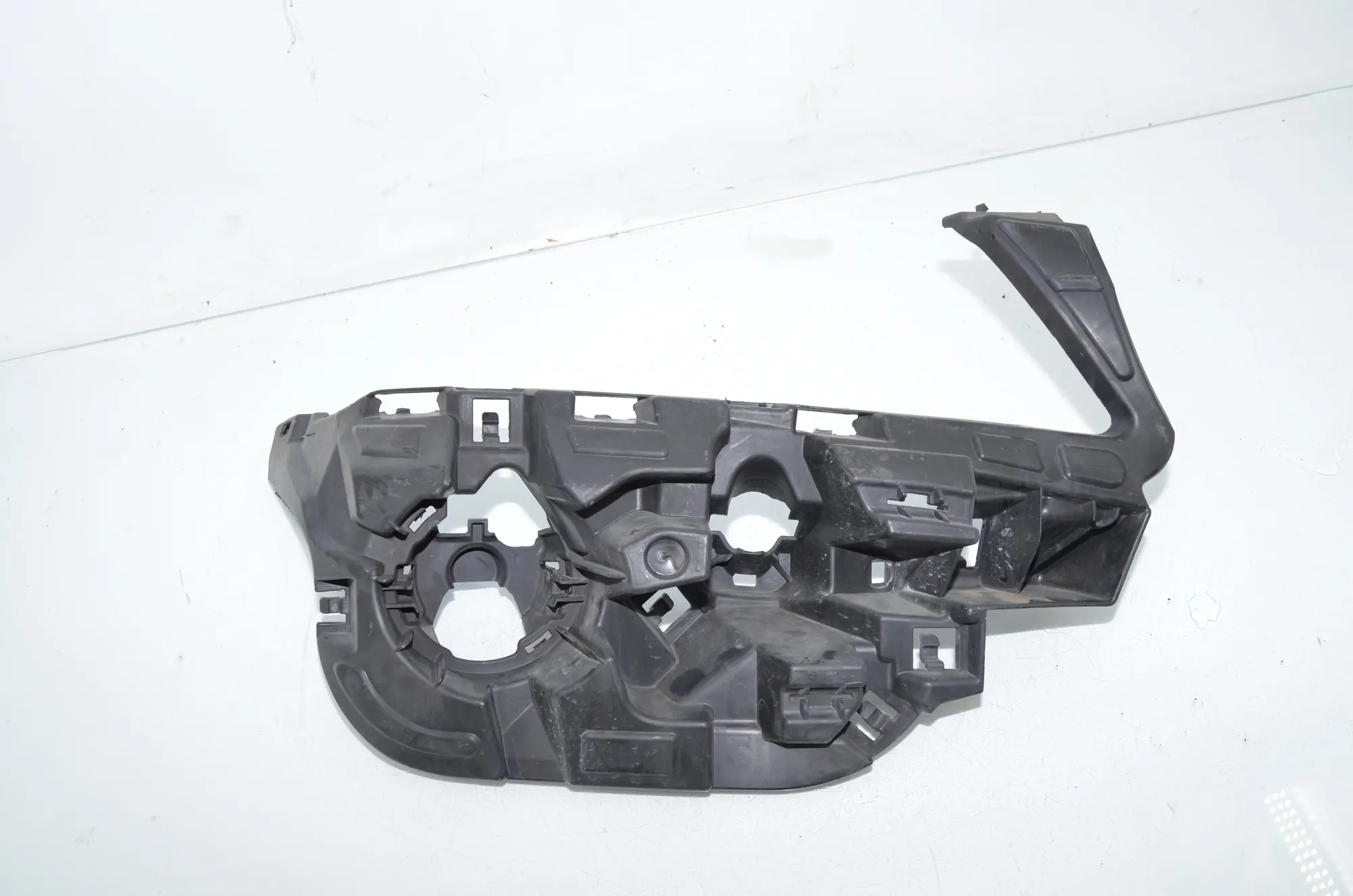 Front Right Bumper Bracket – OEM 7212956 · BMW X3 (F25) xDrive 30 d 2014