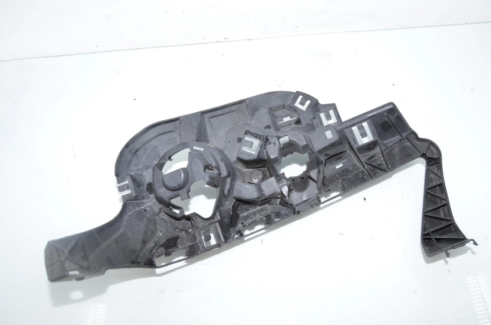 Front Right Bumper Bracket – OEM 7212956 · BMW X3 (F25) xDrive 30 d 2014 – 4