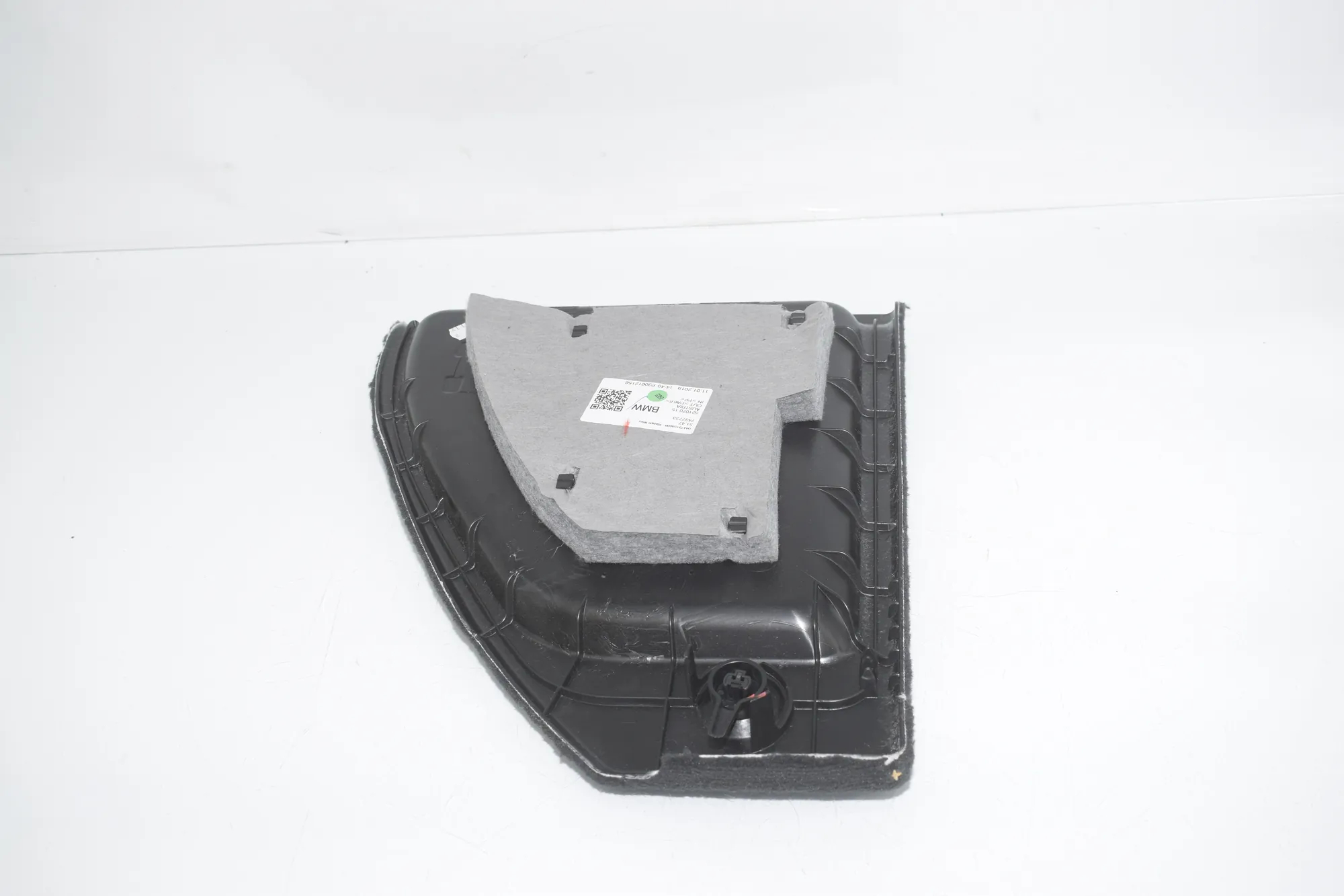 Left Side Trunk Trim – OEM 7437733 · BMW 5 Touring (G31) (2017 - -) 520 d 2019 – 3