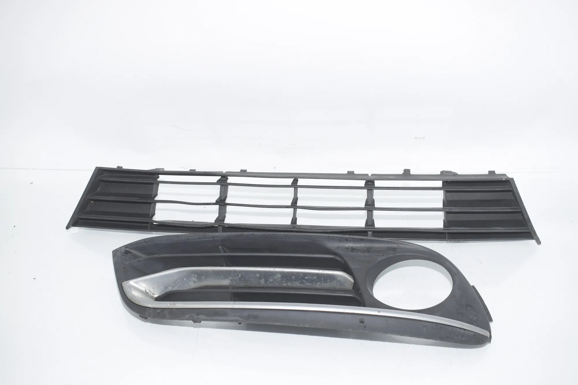 Front Bumper Lower Grill – OEM 7331738 · BMW 5 Touring (F11) 530 d 2013